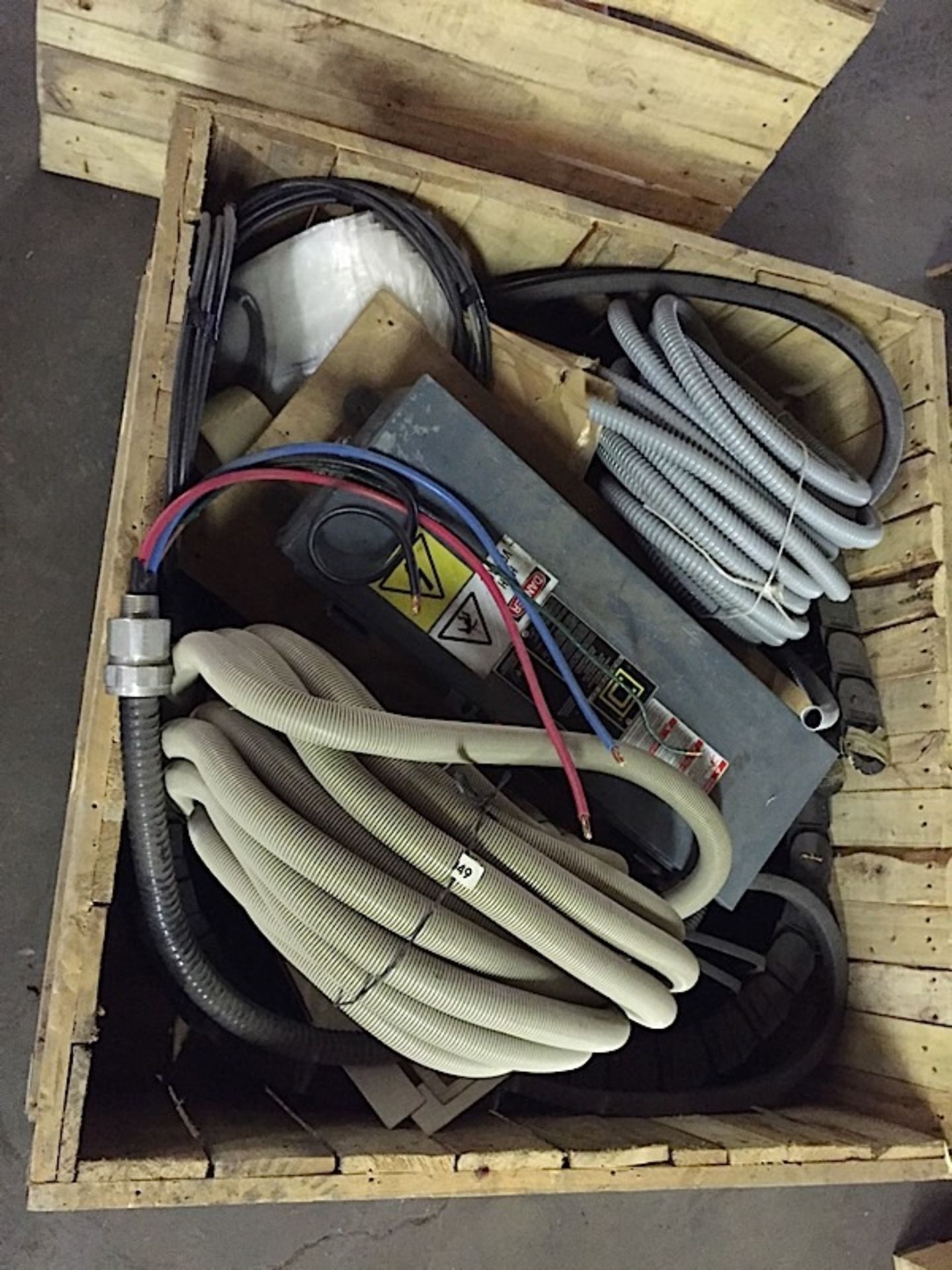Assorted cabeling/hose with electrical pannel