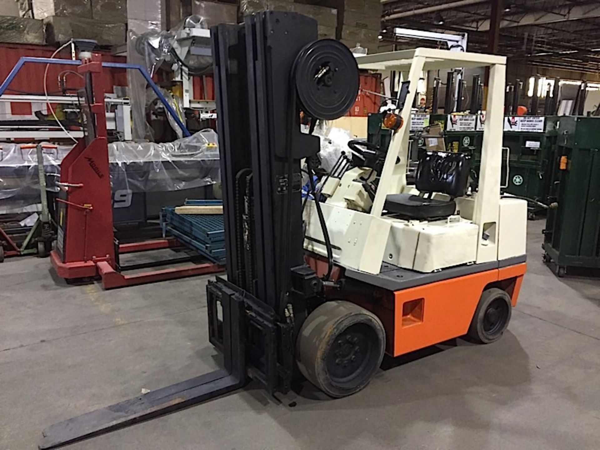 NISSAN (CPH02A25V) 3-STAGE, 5,000LBS. Cap. LPG FORKLIFT