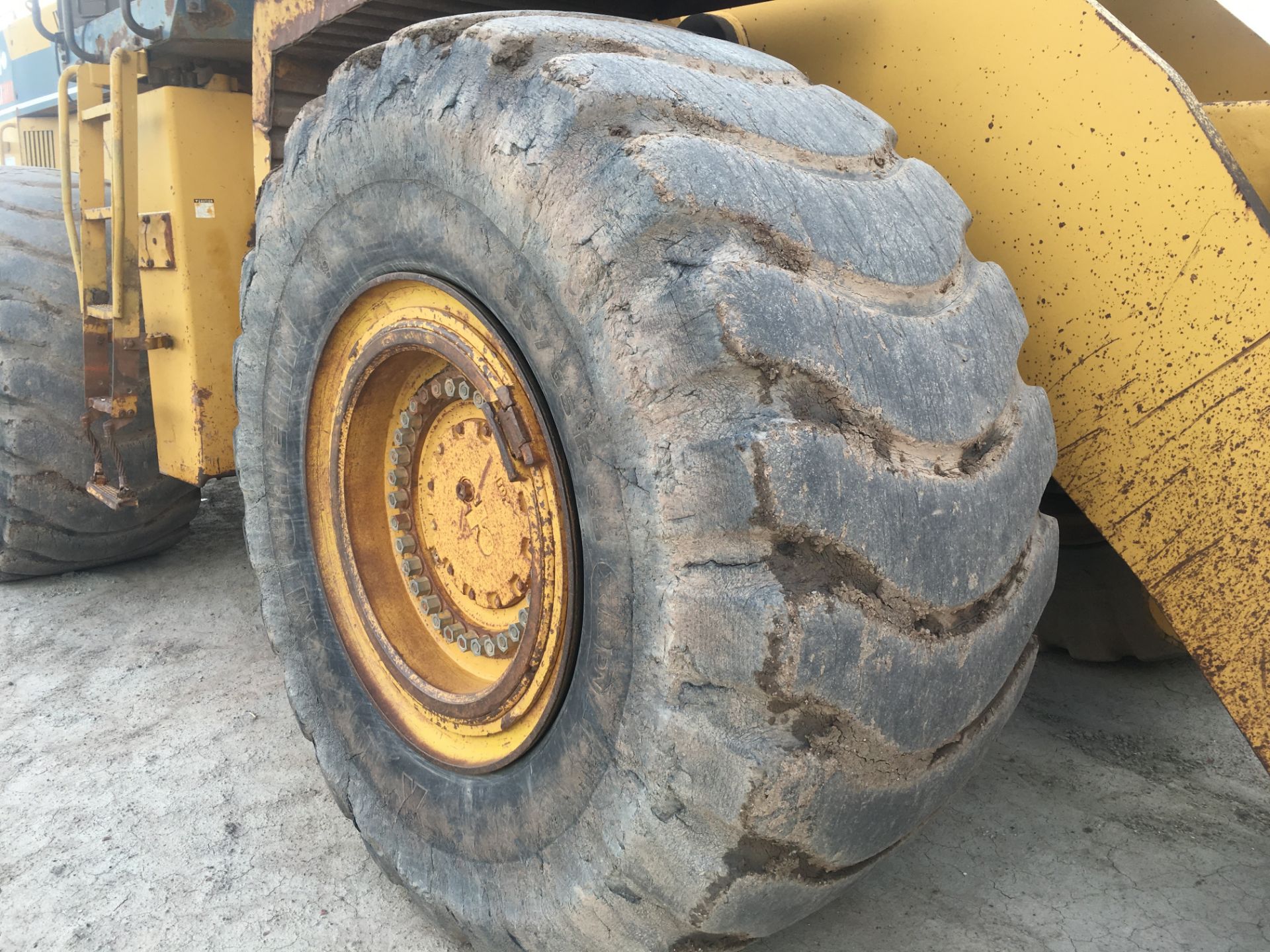 1987 Komatsu WA 600-1 Wheel Loader, SN 10013. - Image 8 of 11