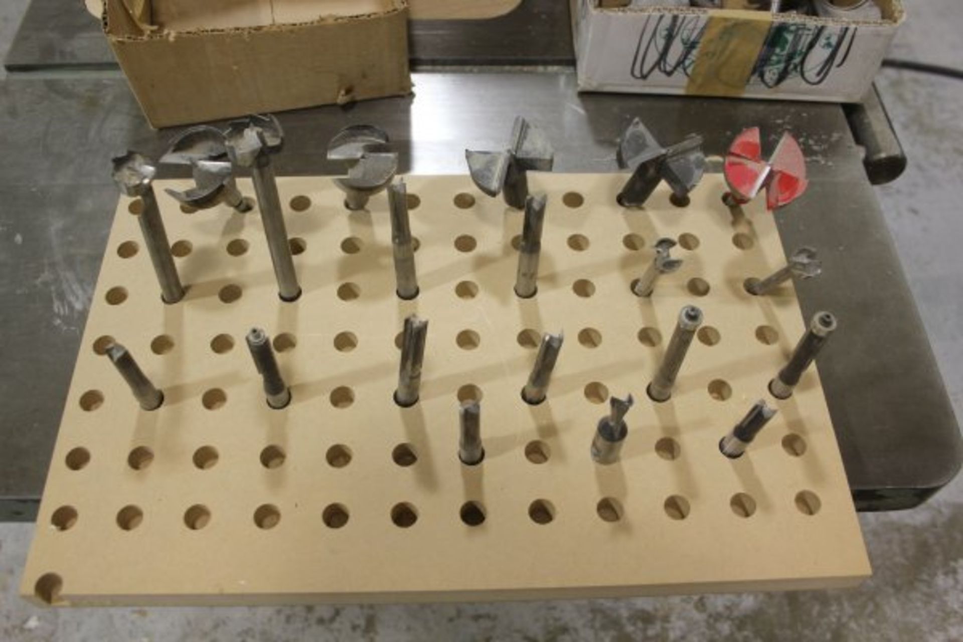 APPROX. 20 ROUTER BITS 1/2IN