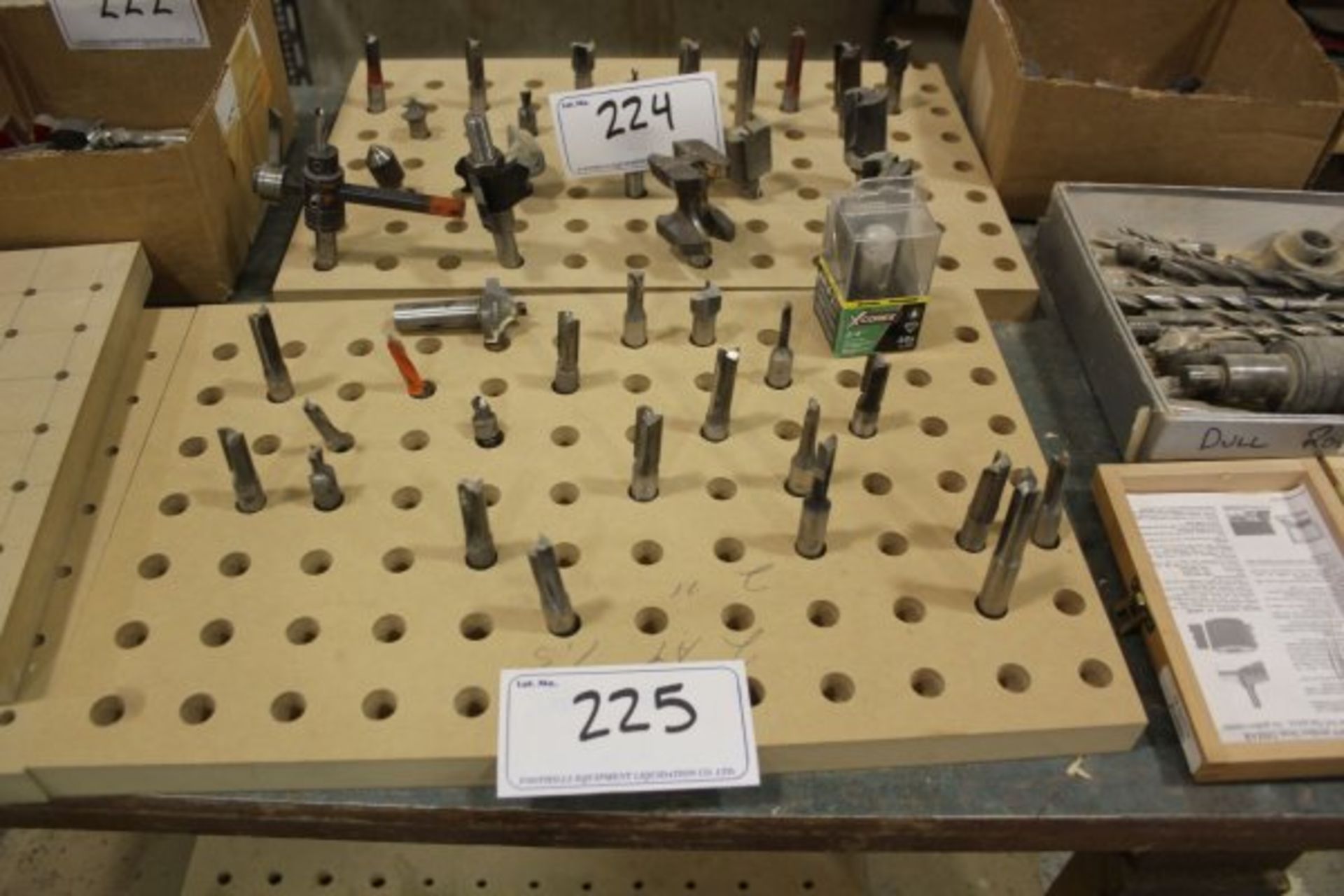 APPROX. 20 ROUTER BITS 1/2IN