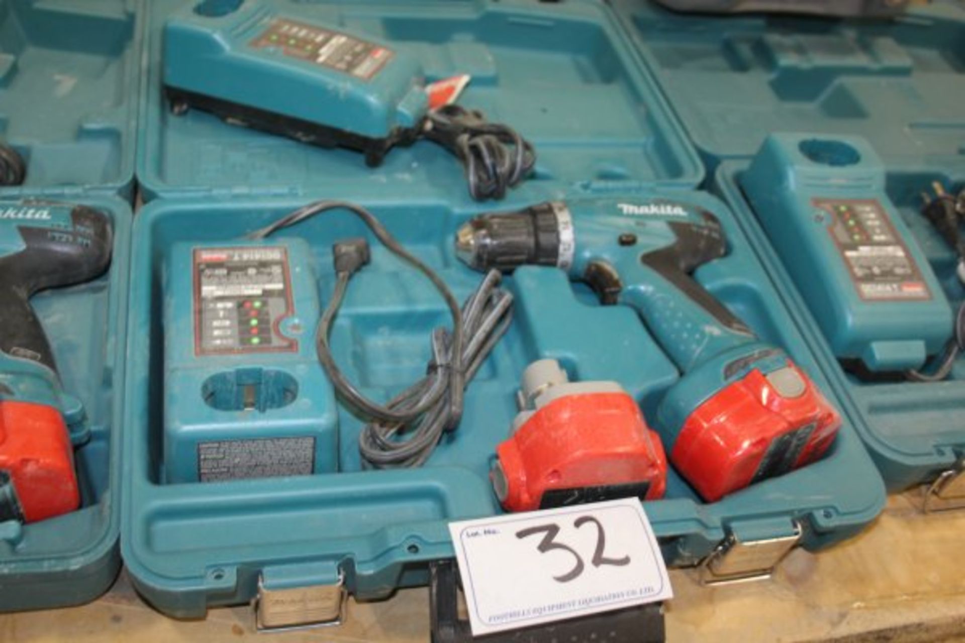 MAKITA CORDLESS 14.4V DRILL KIT W/EXTRA CHARGER