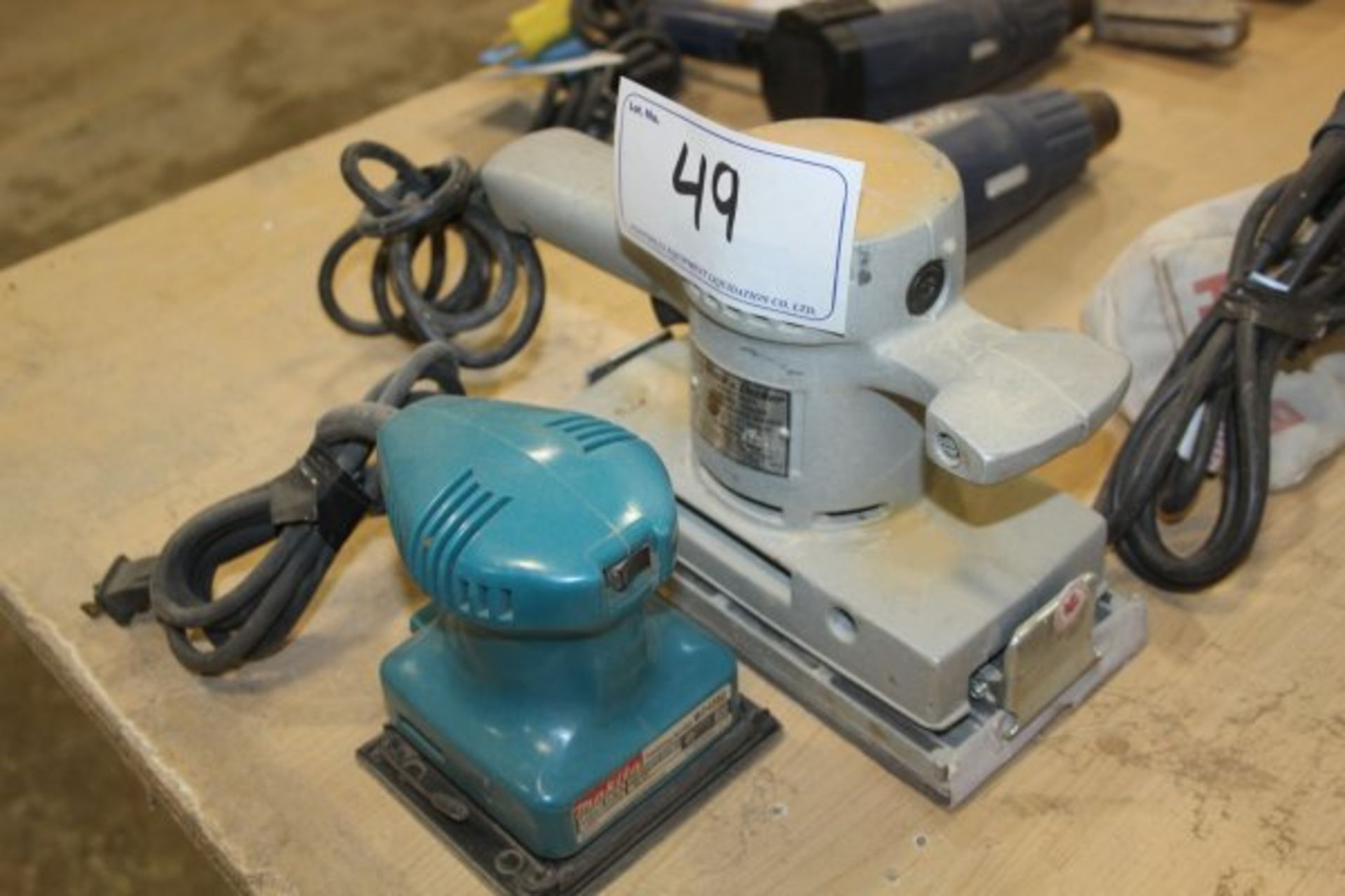 L/O MAKITA PALM SANDER & B & D PAD SANDER