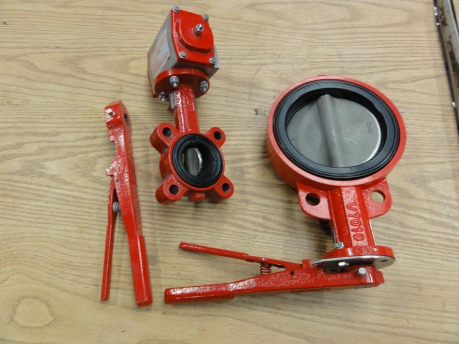 Assorted Bray Valves and Controllers to include: (1) 92-0630-11310-532 with 2" Butterfly Valve, (1)