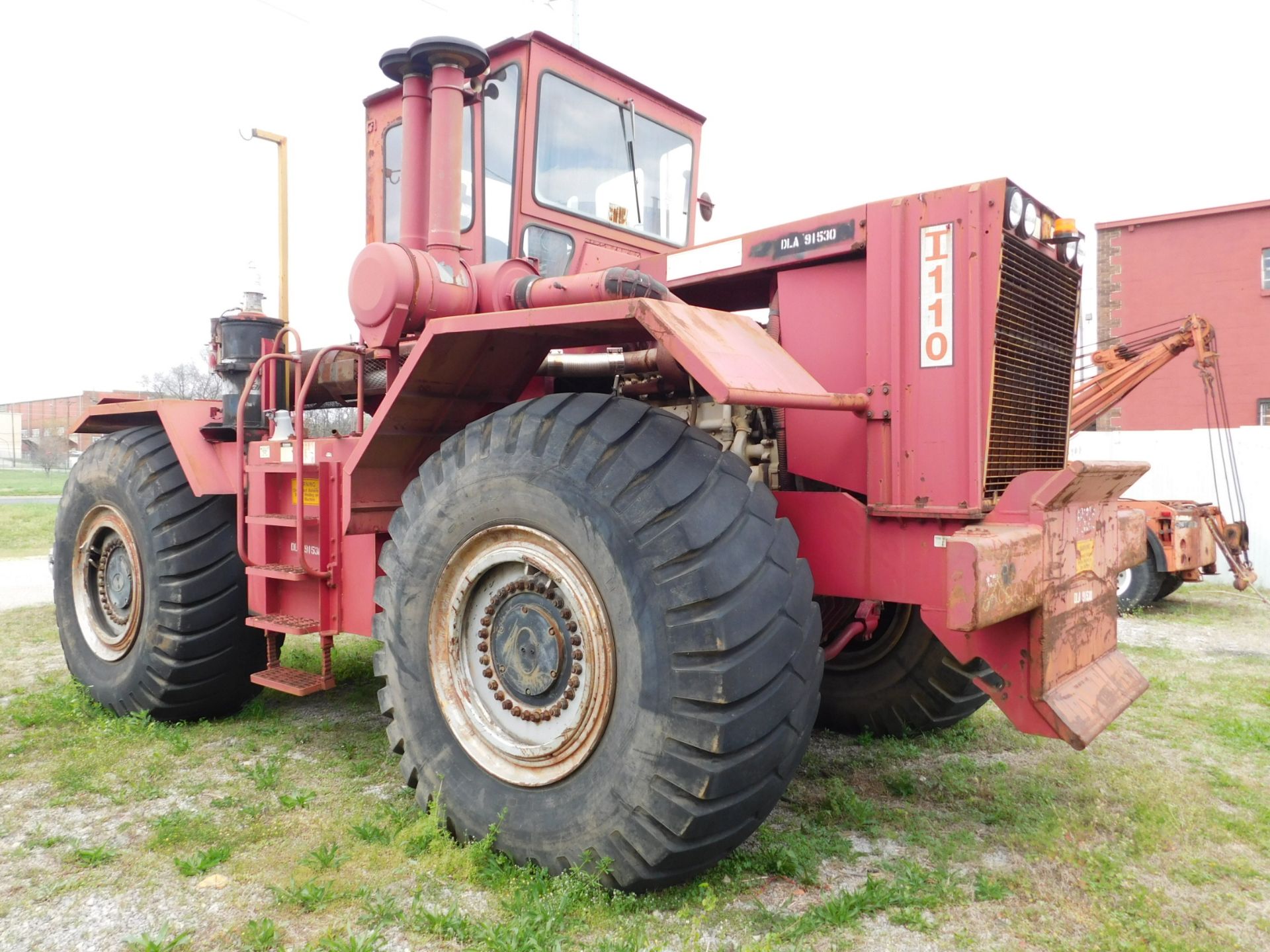 Taylor i110 Big Red Tugger w/Cummins KTA19C 525hp, Allison automatic transmission, 4WD - Image 3 of 8