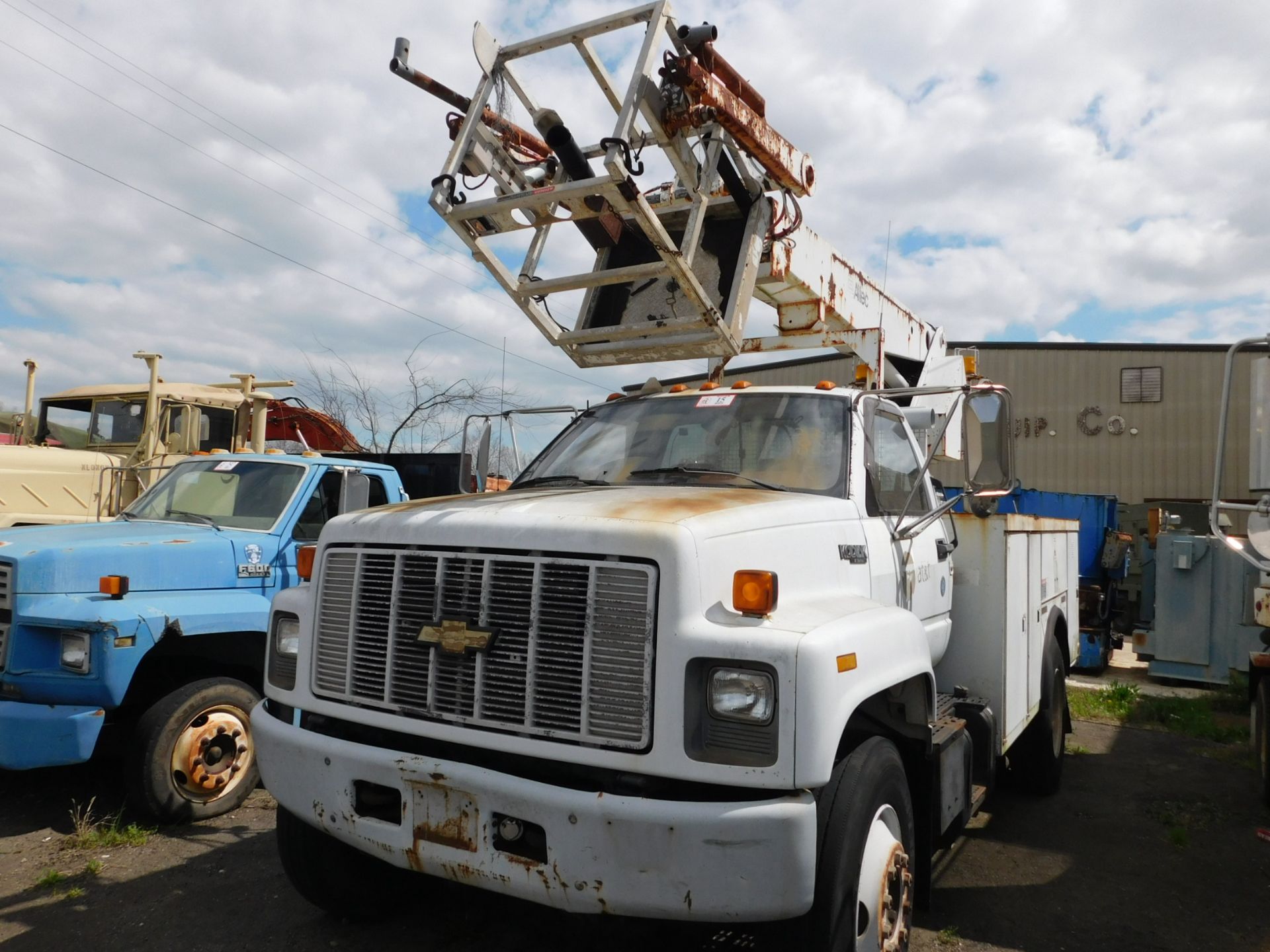 1994 Chevy Kodiak bucket truck, Cat diesel, automatic, Altech service bed, w/Altech 31', - Image 2 of 7