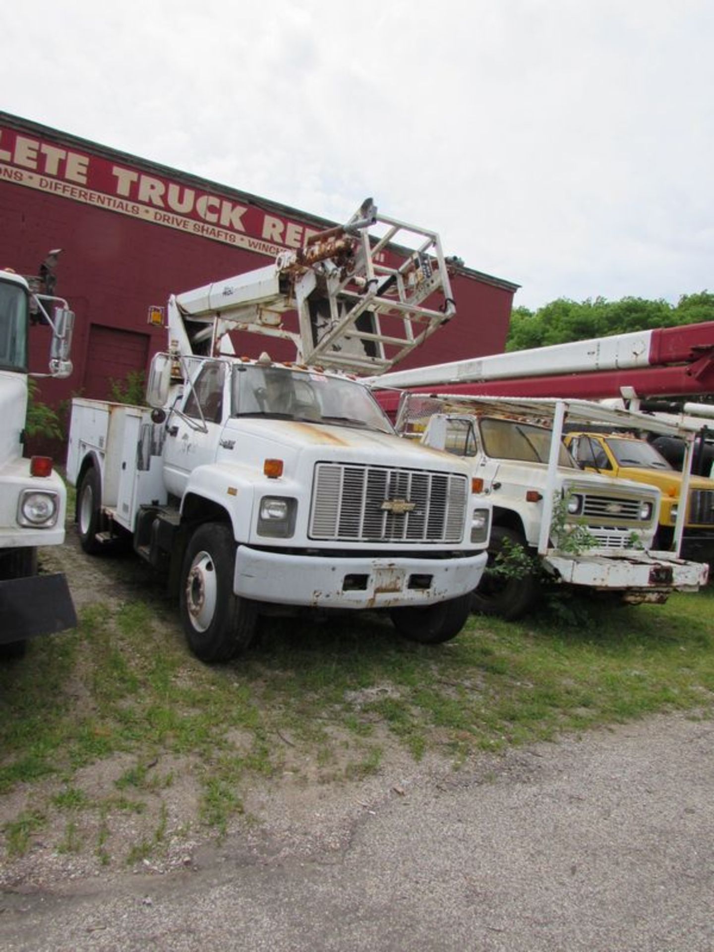 1994 Chevy Kodiak bucket truck, Cat diesel, automatic, Altech service bed, w/Altech 31',