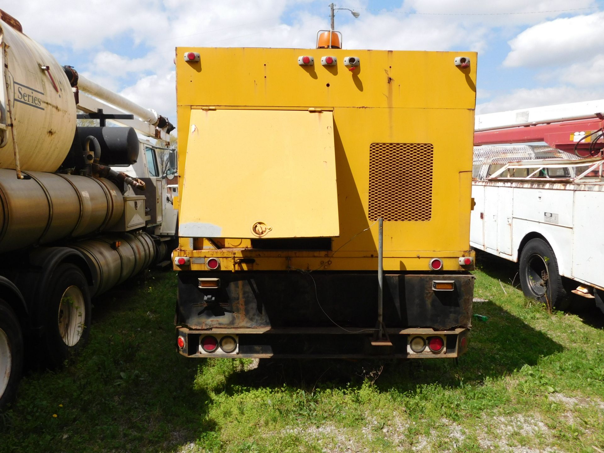 1994 Chevy Kodiak vacuum truck, cat diesel automatic, w/guzzler ram rodder, bed w/Perkins engine, - Image 4 of 4