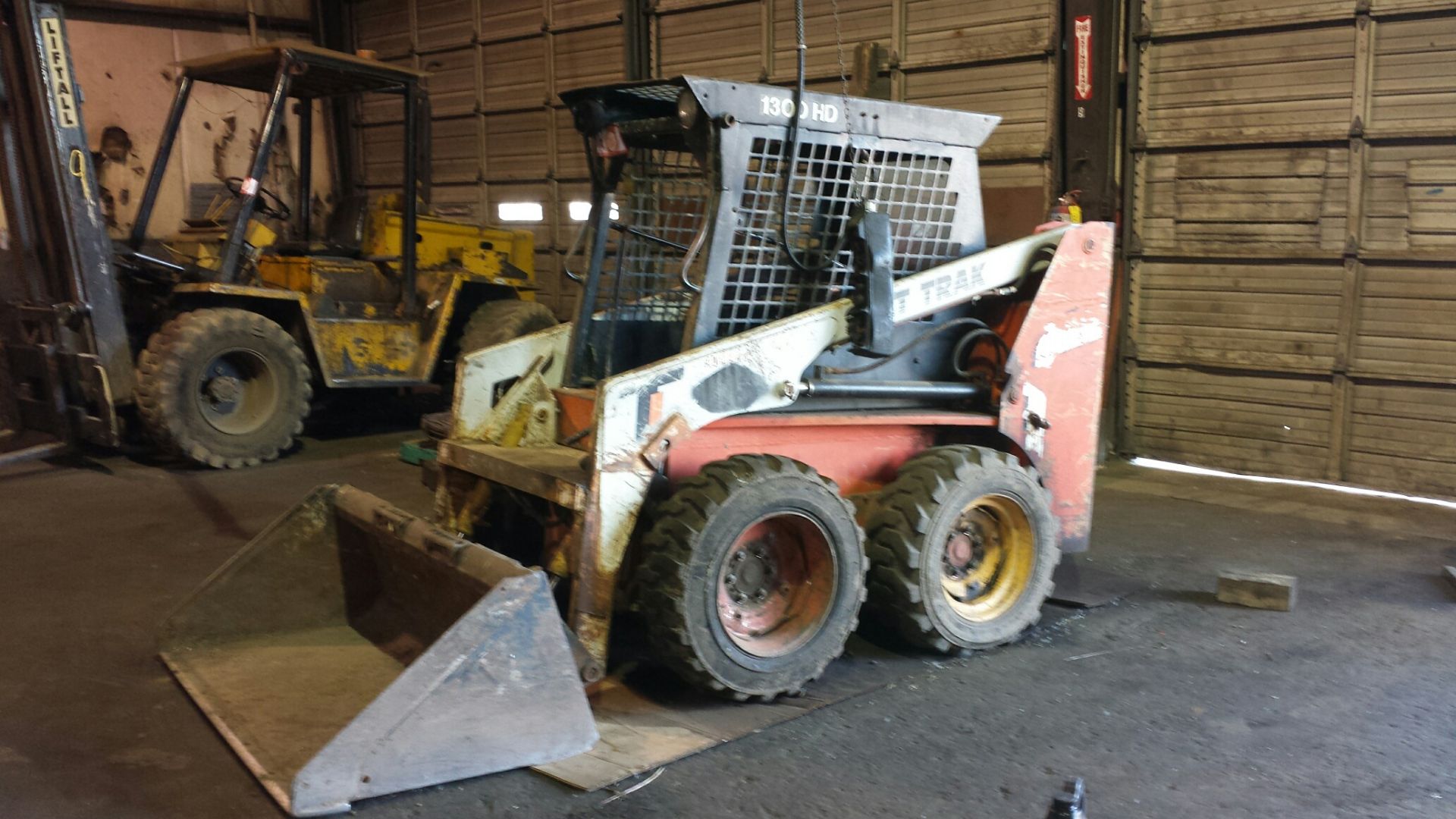 Scattrack 1300HD Skid Steer Loader, 3,3278hrs, s/n 0A1770 (Non Running think it needs fuel pump)