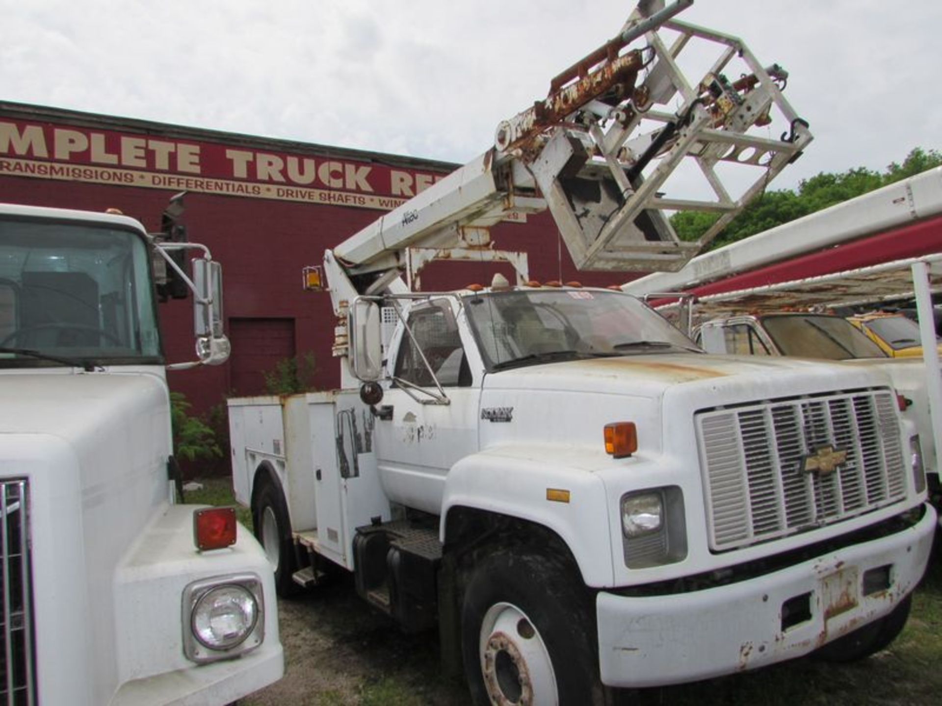 1994 Chevy Kodiak bucket truck, Cat diesel, automatic, Altech service bed, w/Altech 31', - Image 3 of 7