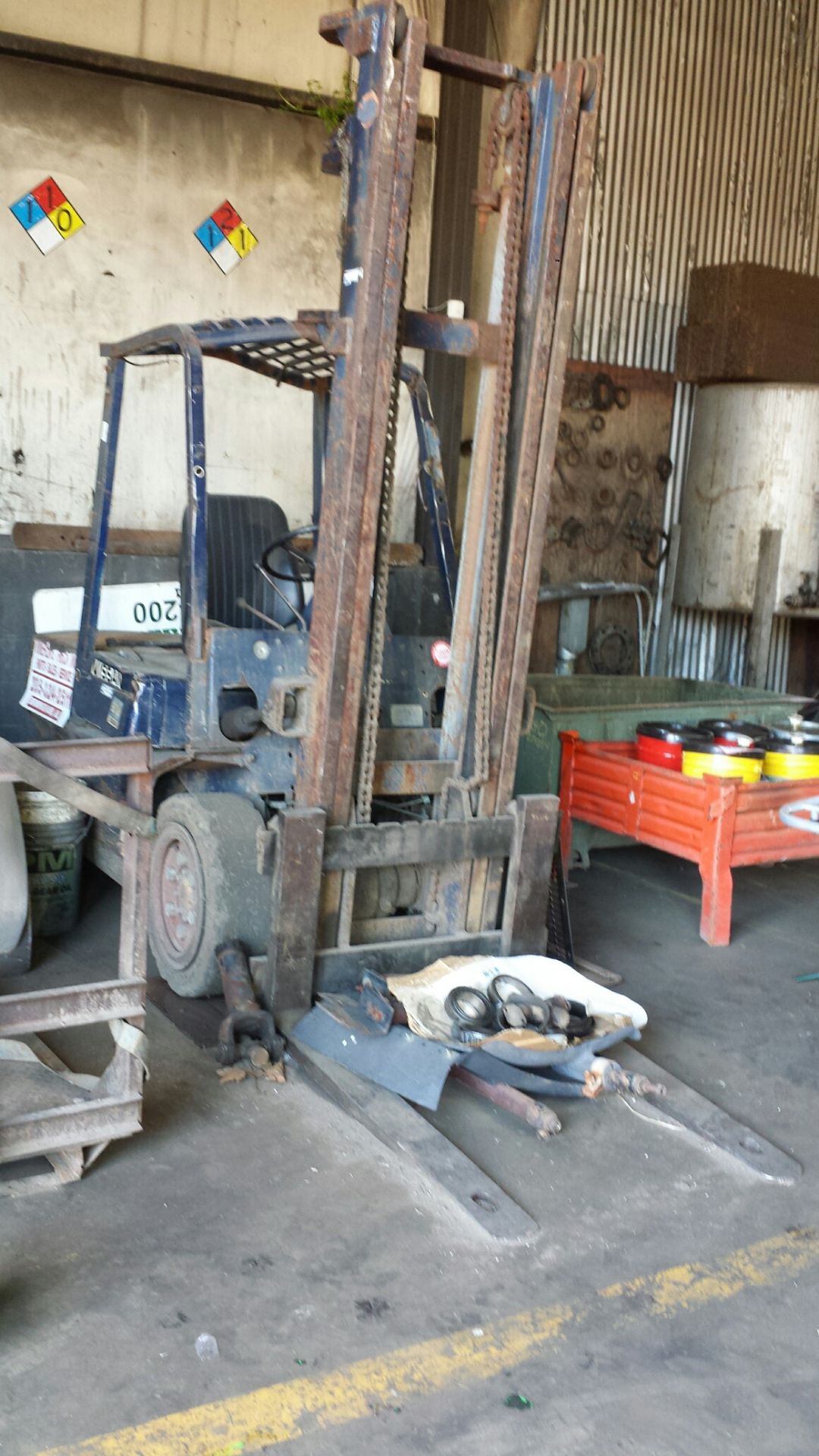 Nissan Forklift 6000, 6000lb, 177" lift solid tire, diesel