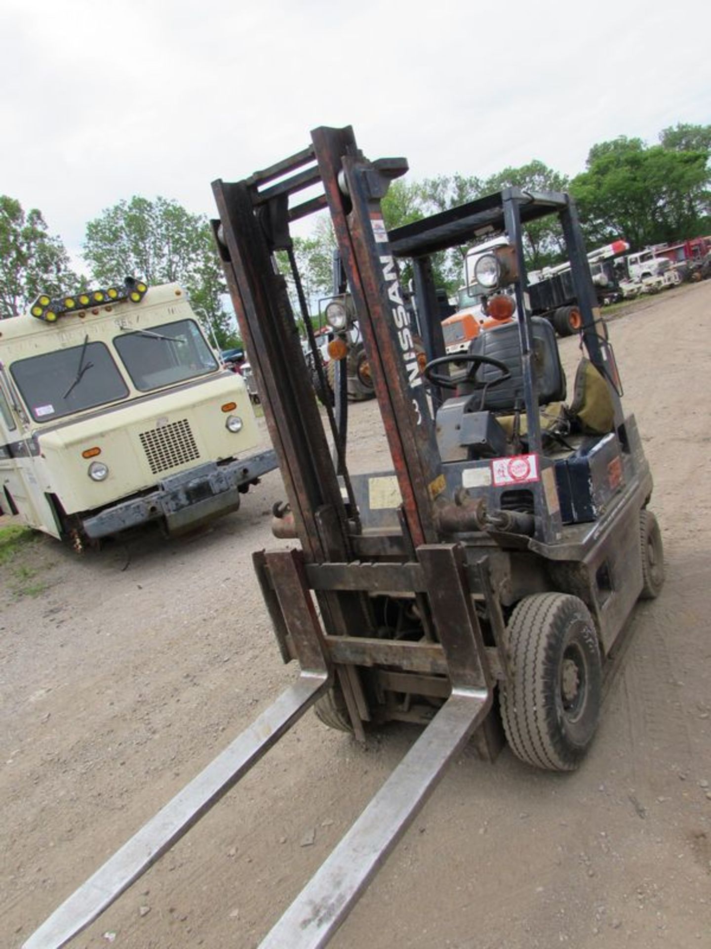 Nissan Forklift 35, 3500lb, 130" lift pneumatic tire, gas