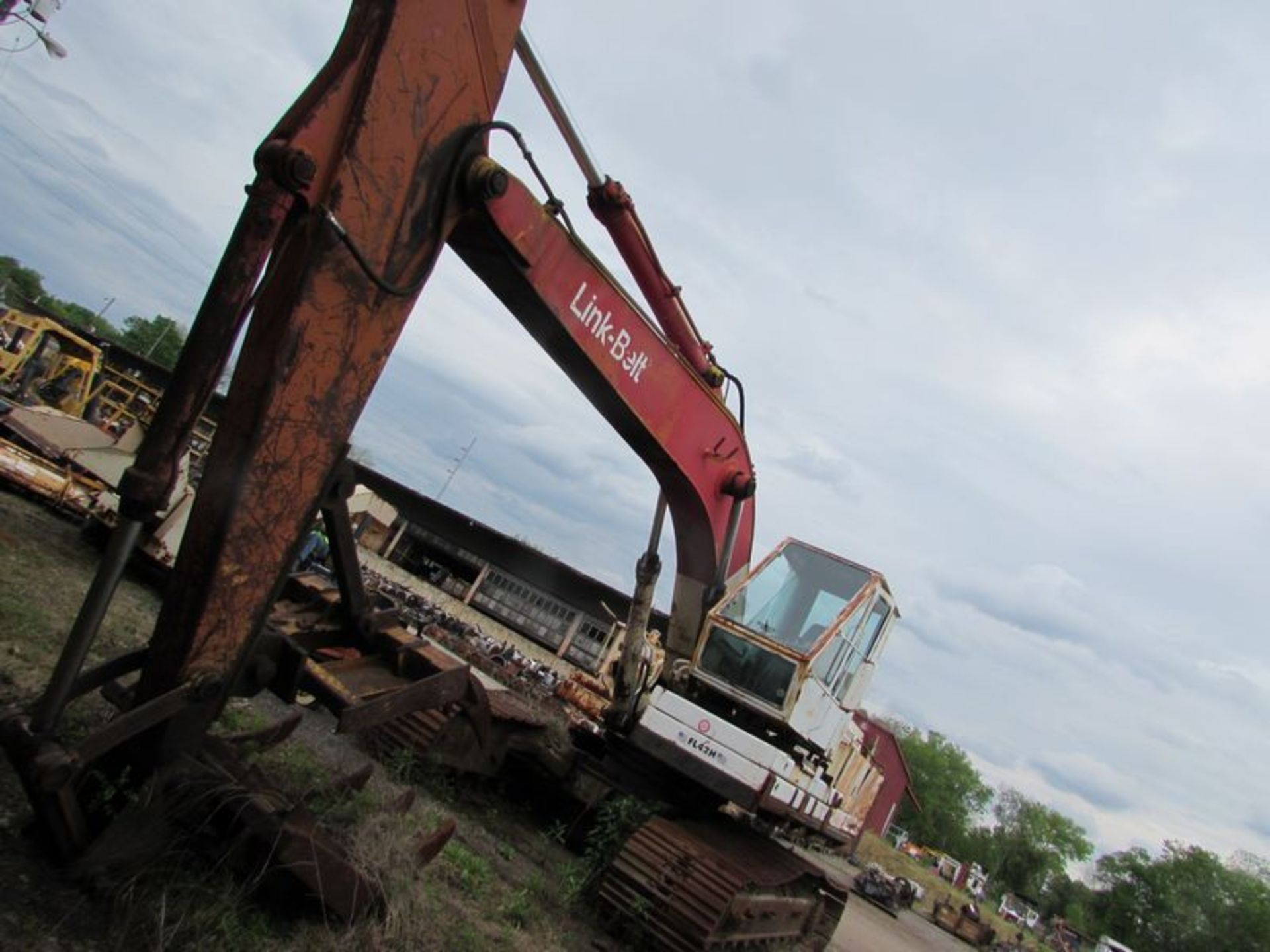 Link-belt 3400 Custom High Cab Excavator, w/manual thumb (bad engine) - Image 3 of 4