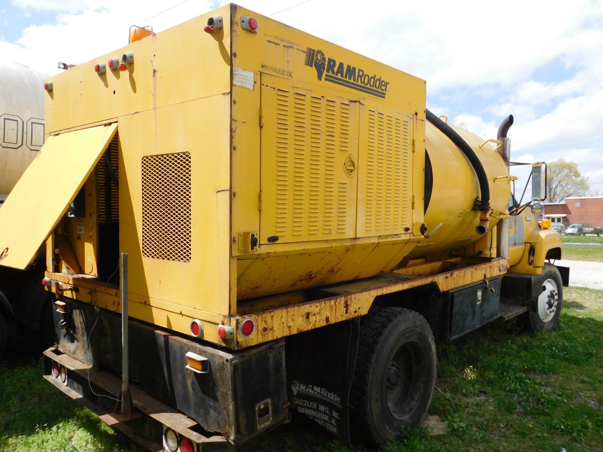 1994 Chevy Kodiak vacuum truck, cat diesel automatic, w/guzzler ram rodder, bed w/Perkins engine, - Image 3 of 4