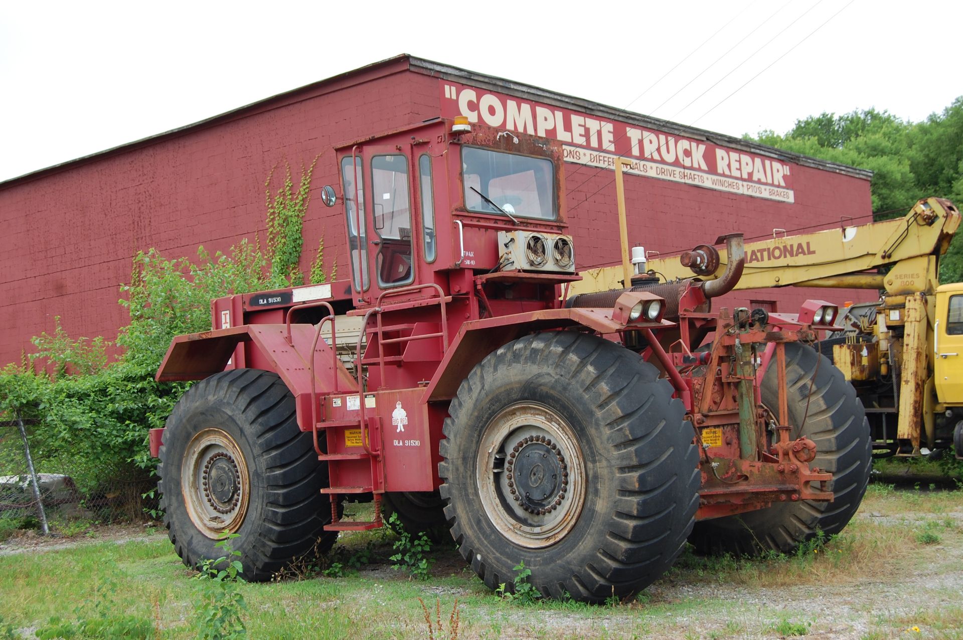 Taylor i110 Big Red Tugger w/Cummins KTA19C 525hp, Allison automatic transmission, 4WD