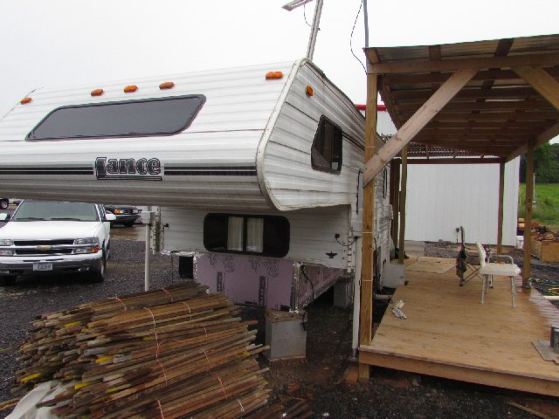 Lance Slide-in Truck Camper, long bed - Image 2 of 2
