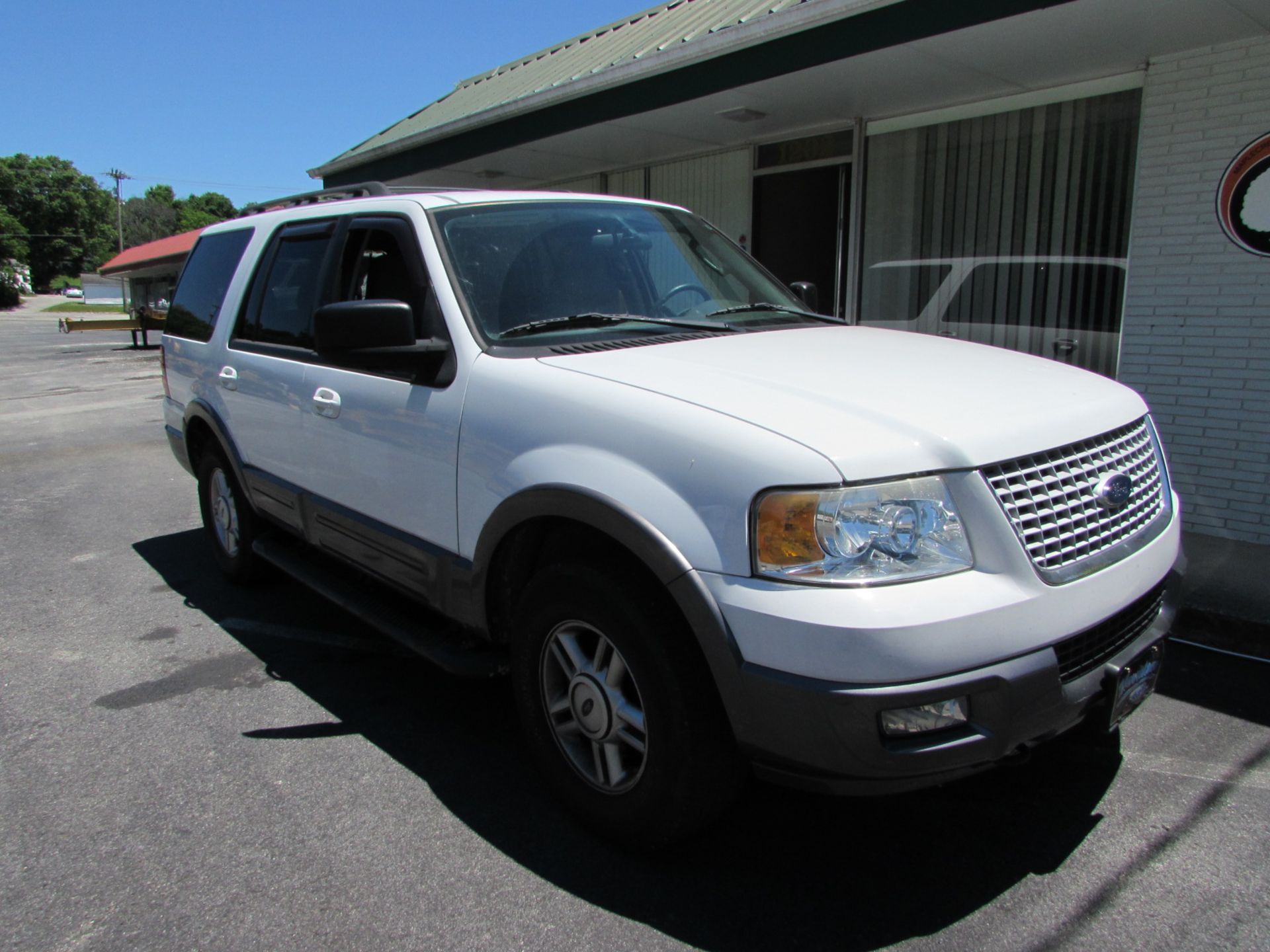 2006 Ford Expedition, V-8 Automatic, Leather, Power Windows, Power Door, 2-WD ODO 70,341, Vin - Image 2 of 5