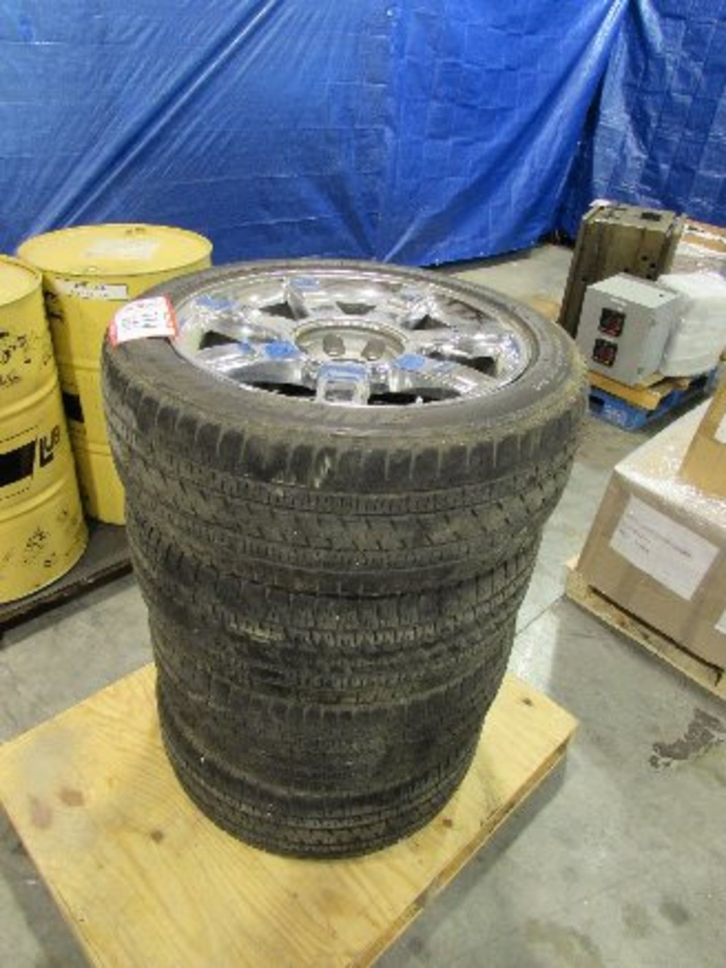 Set 22" GM Wheels, W/Michelin Tires