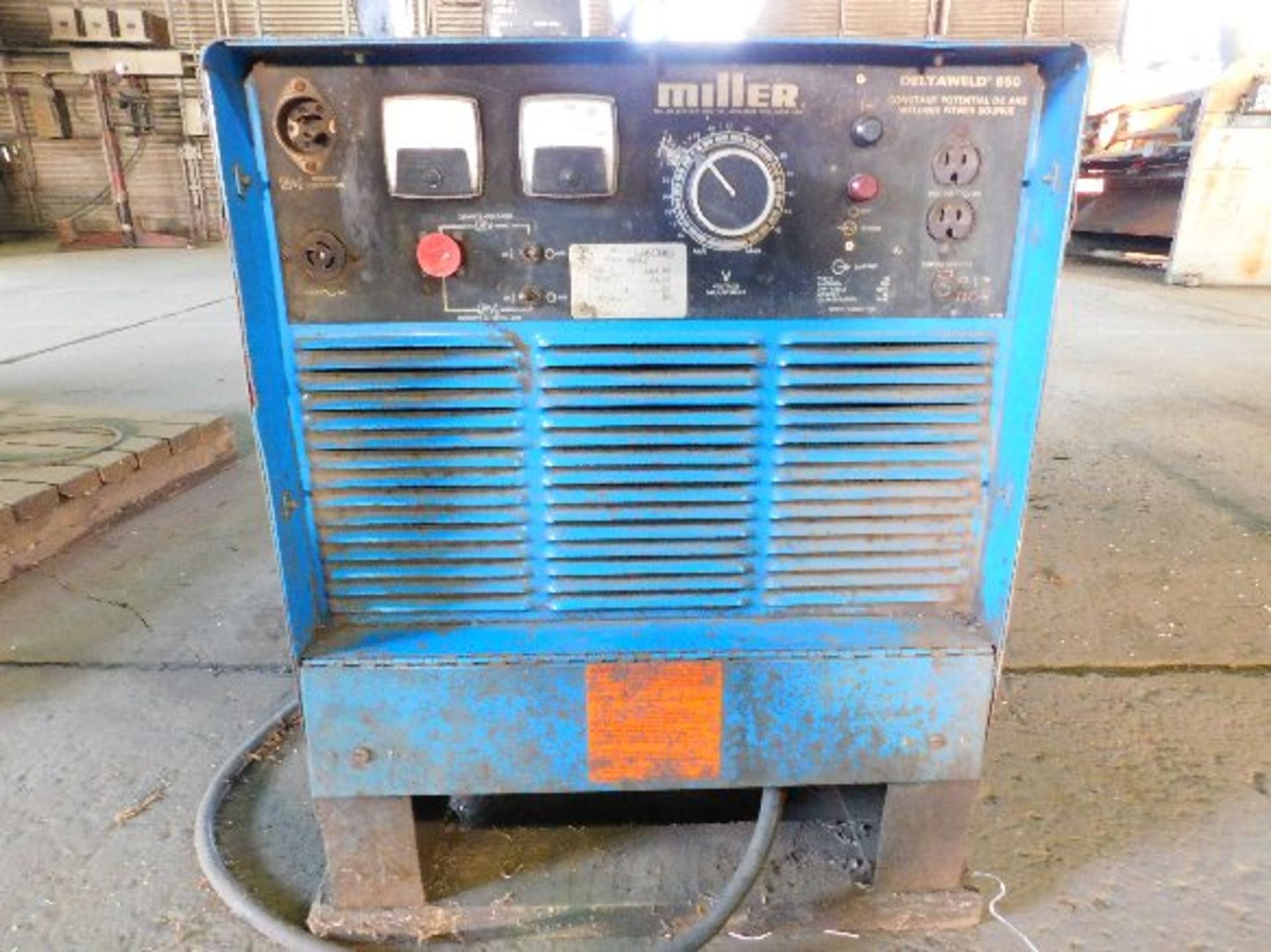 Miller Delta Weld 650, 650 AMP 230/460 Volt, Welding Power Source