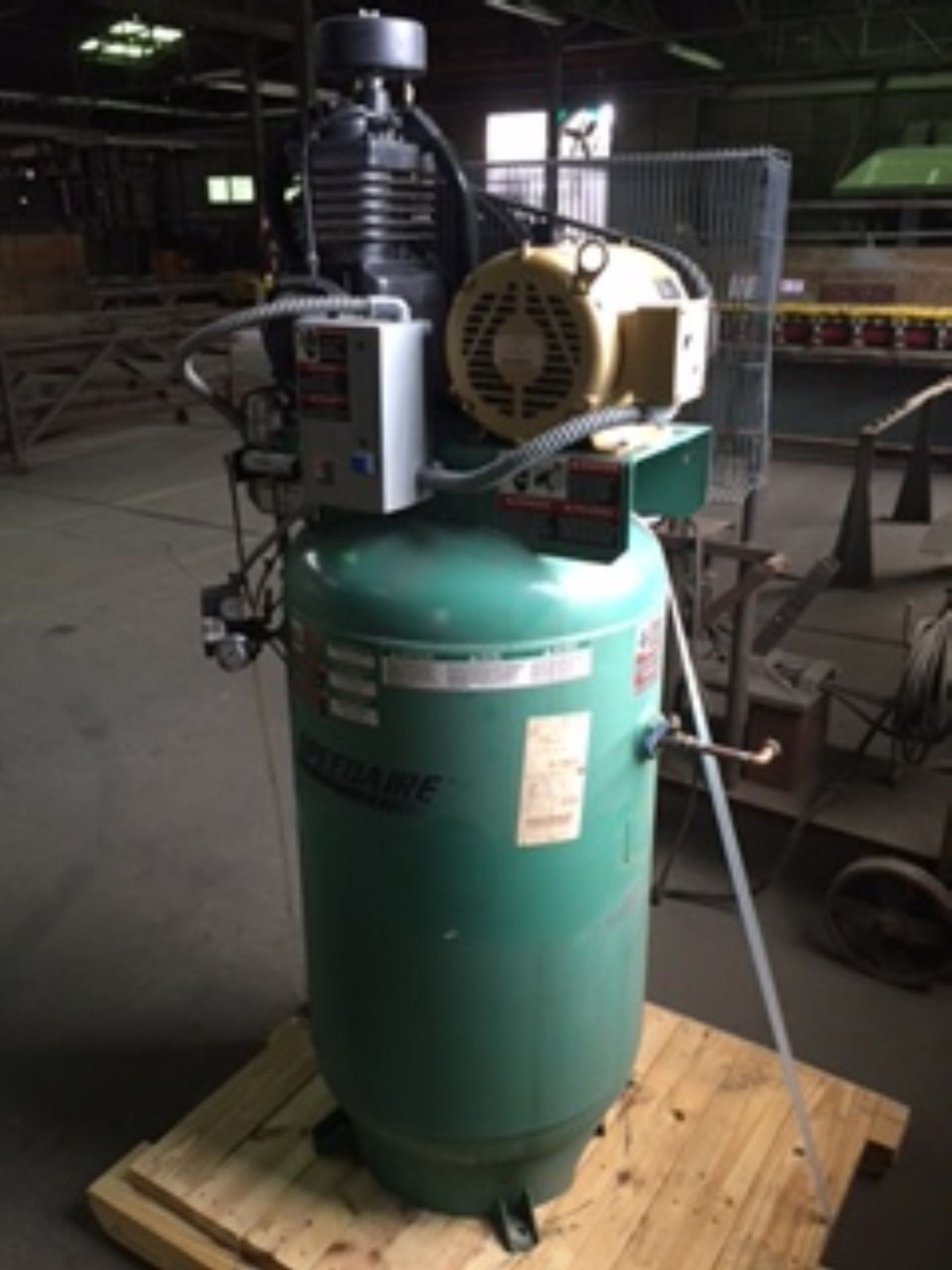 Speed-Air 7.5hp Vertical Air Compressor