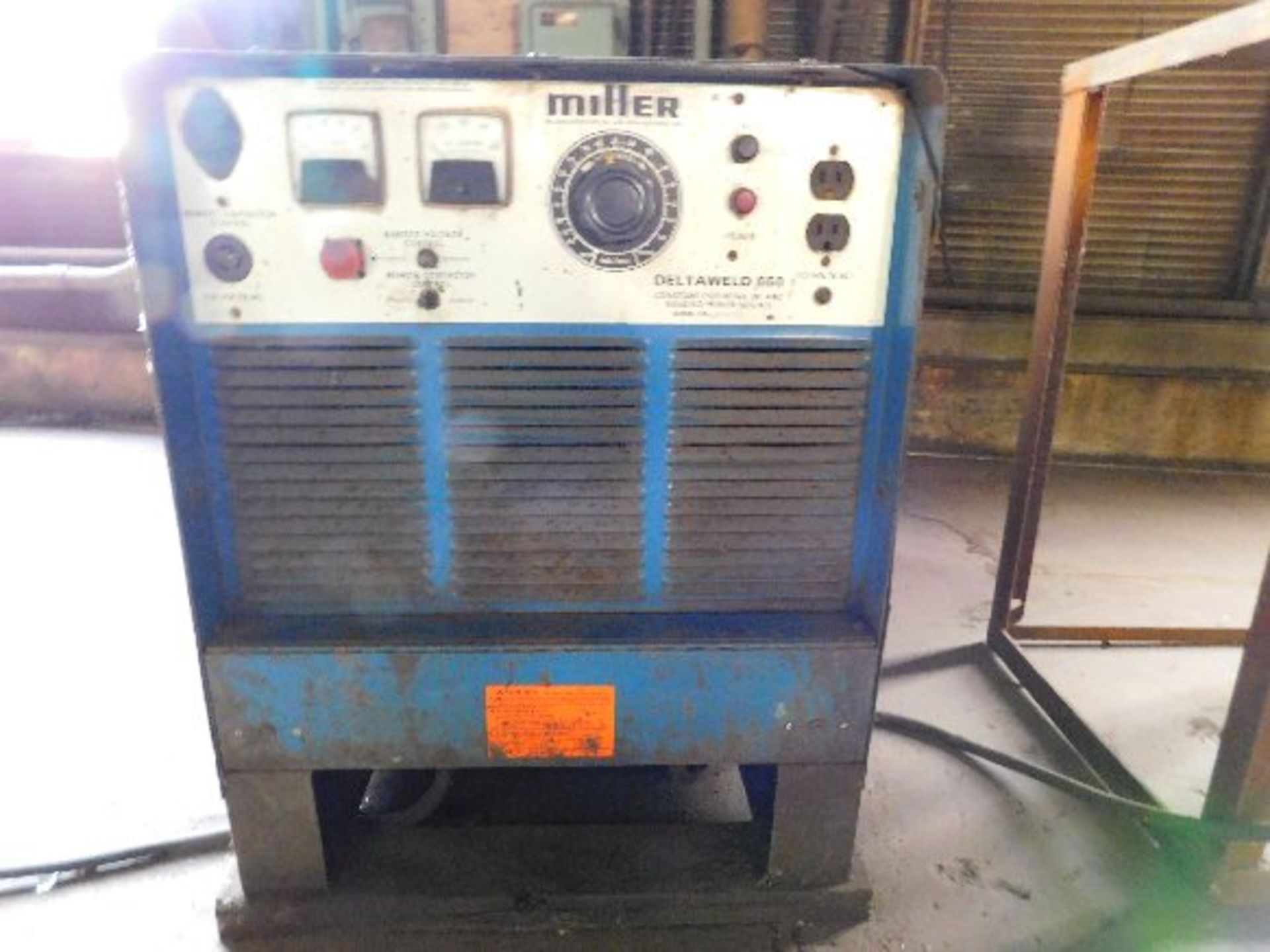 Miller Delta Weld 650, 650 AMP, DC Arc Welder, W/Miller R-115 Wire Feed