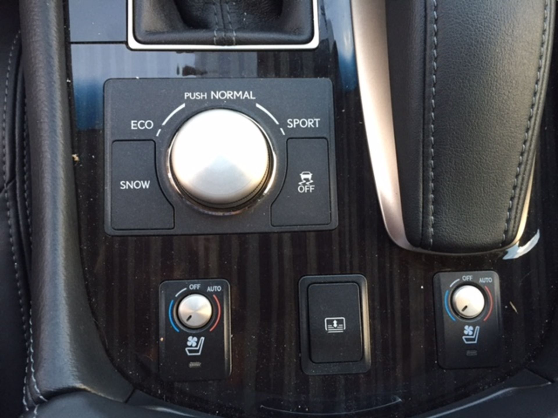 2013 Lexus LS460 - Image 4 of 6