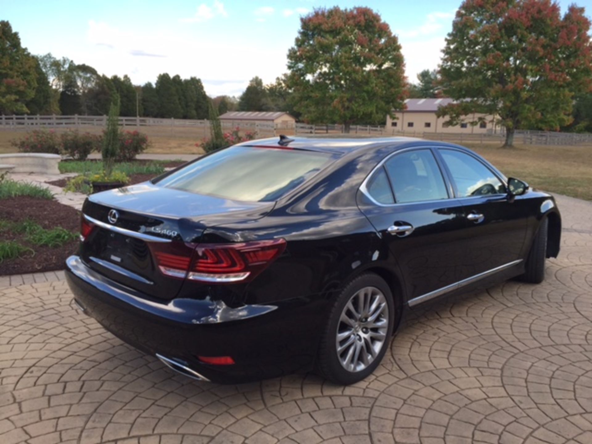 2013 Lexus LS460 - Image 3 of 6