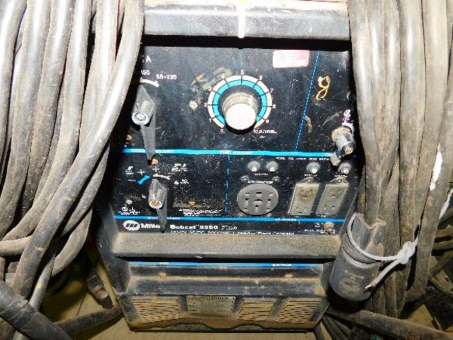 Miller Bobcat 225G, 225 AMP -8,000 Watt Generator/Welder, W/Gas Engine - Bild 3 aus 3