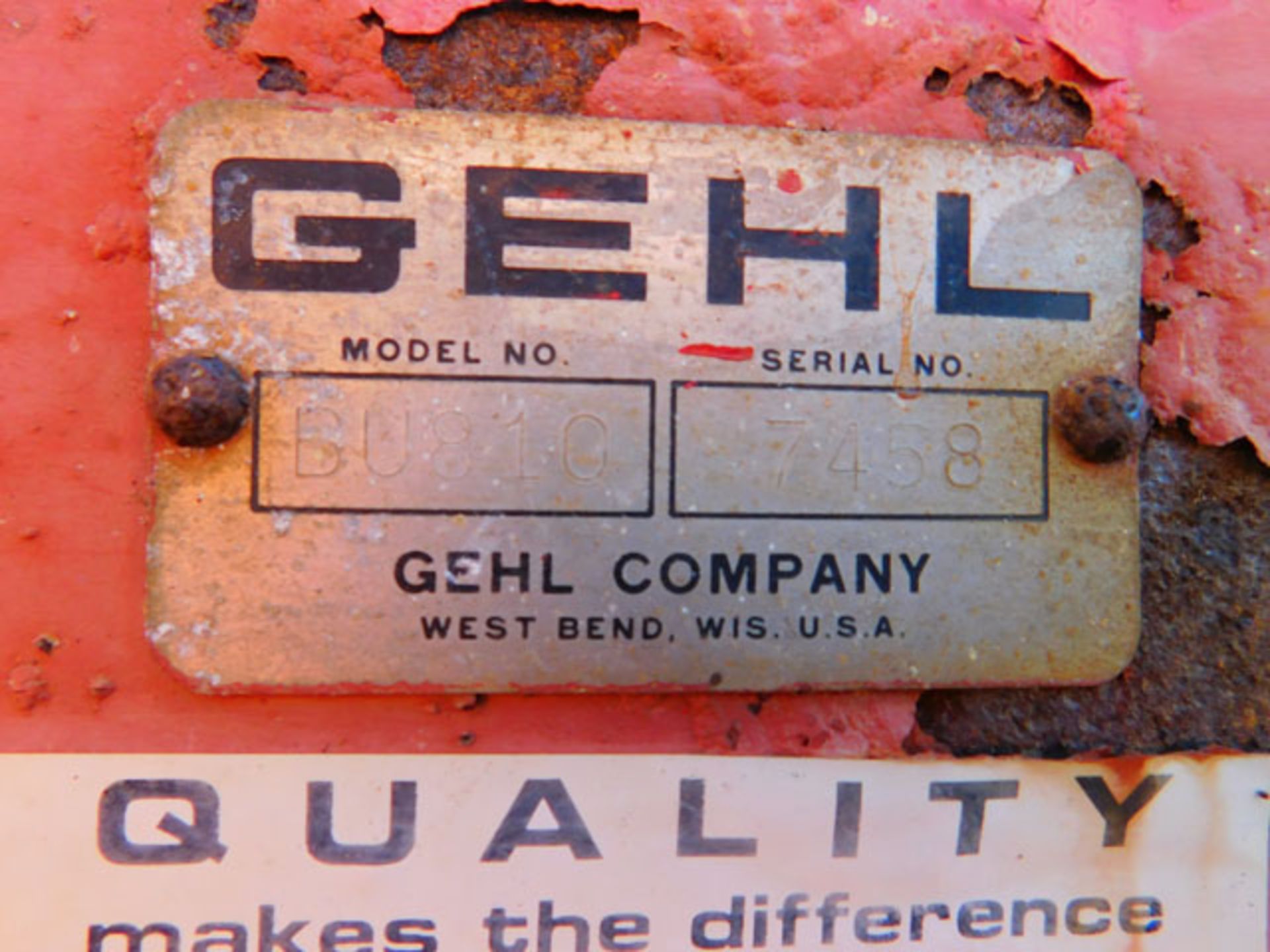 Gehl BU810 Sileage Wagon on Trailer - Image 3 of 3