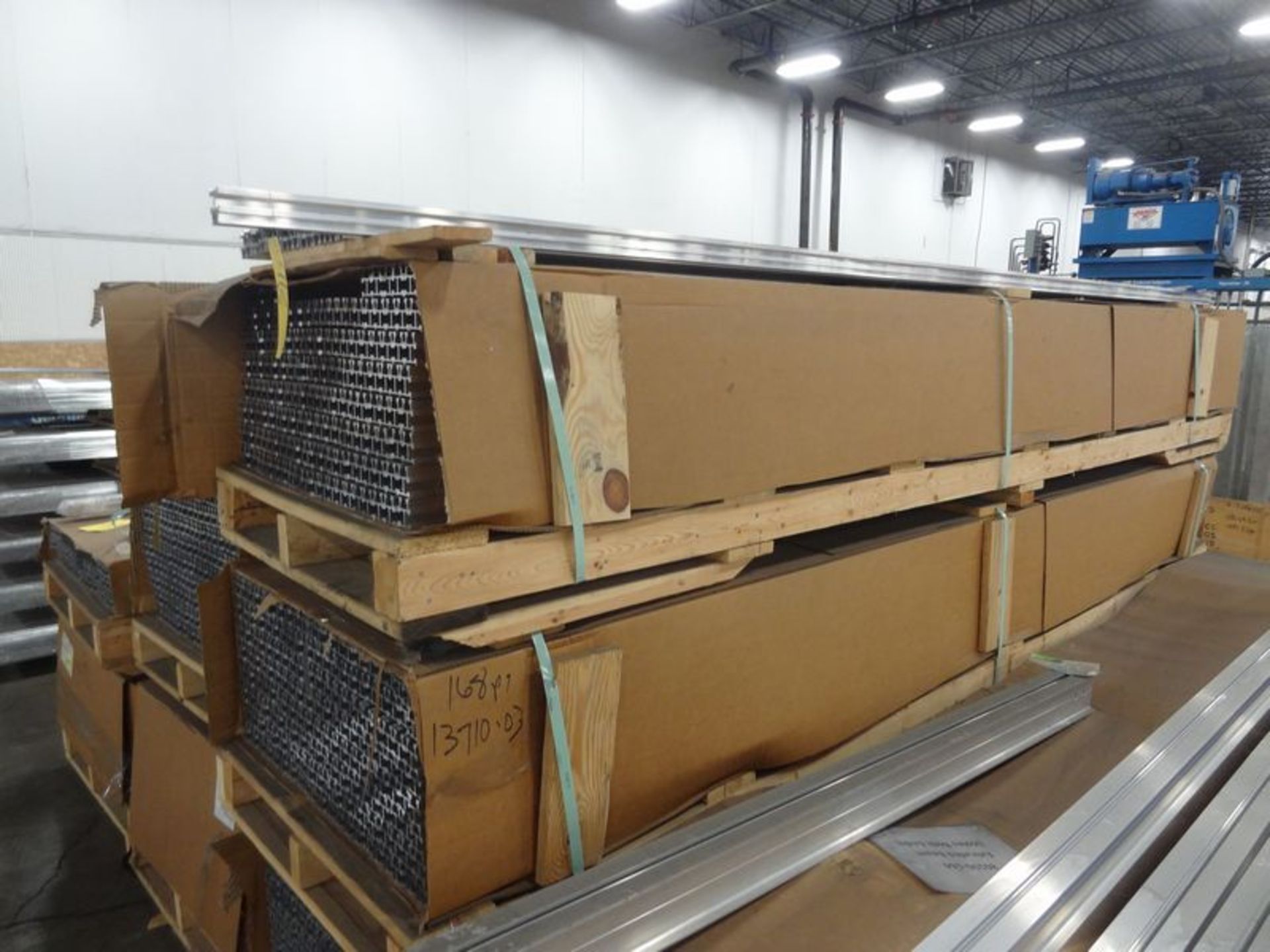 Pallet/Box of Extruded Aluminum Beams, 12' Lengths - Bild 2 aus 3