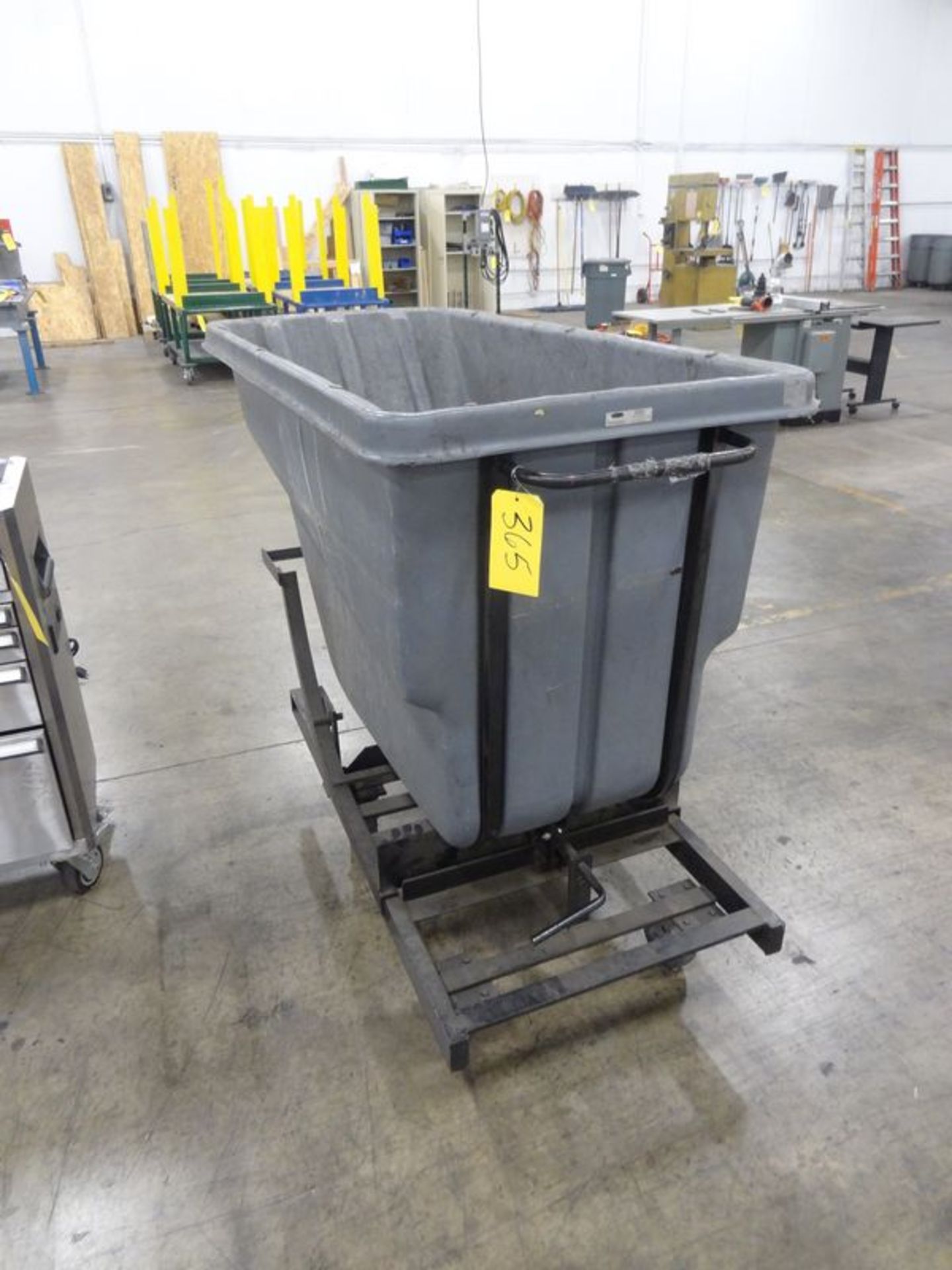 Rubbermaid Refuse Cart, Capacity 1 Cu. Yard