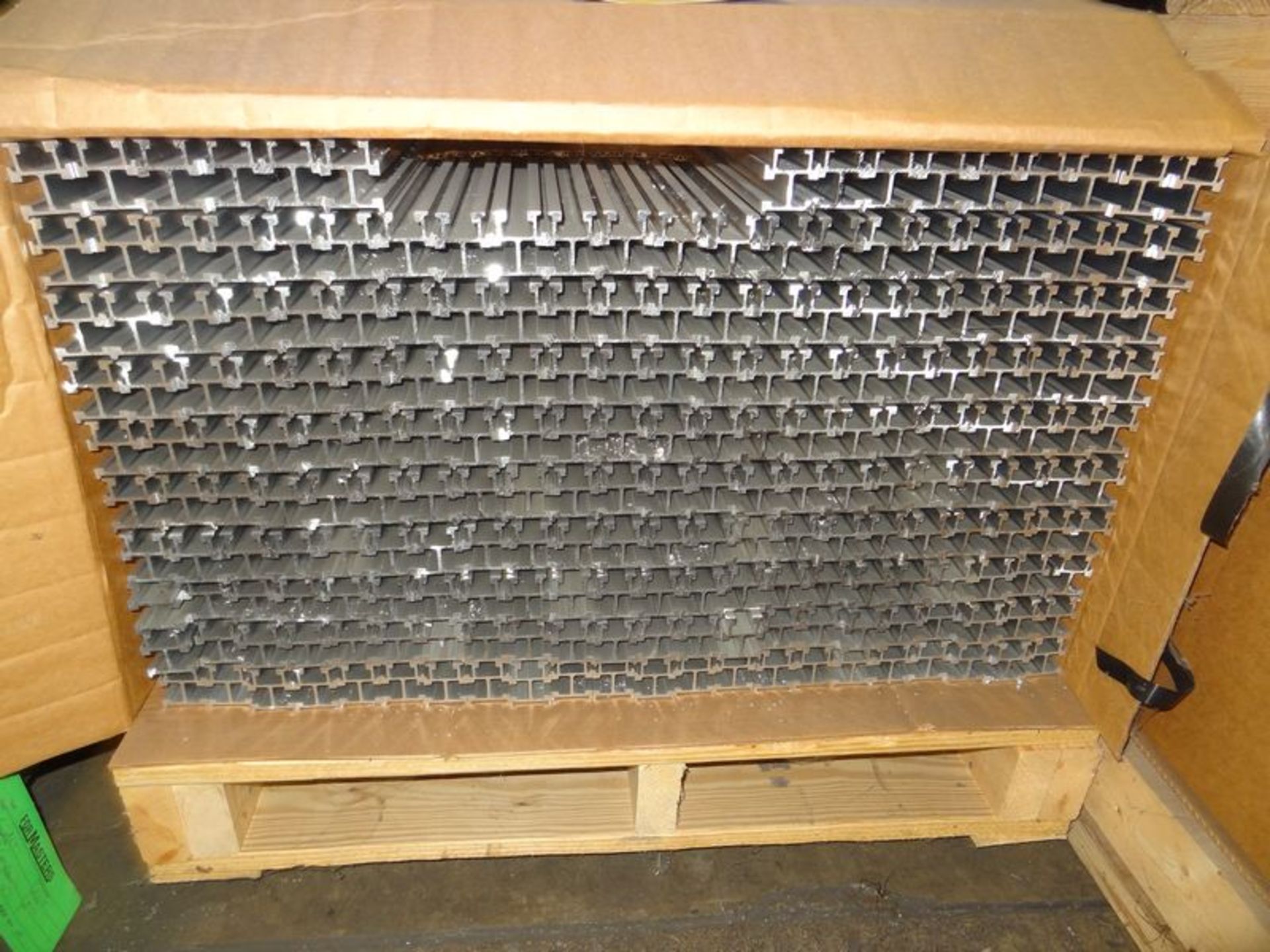 Pallet/Box of Extruded Aluminum Beams, 12' Lengths - Bild 4 aus 4