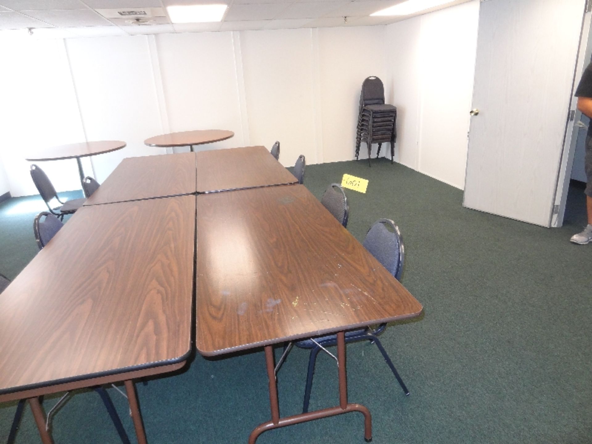 Contents of Meeting Room - Bild 2 aus 2