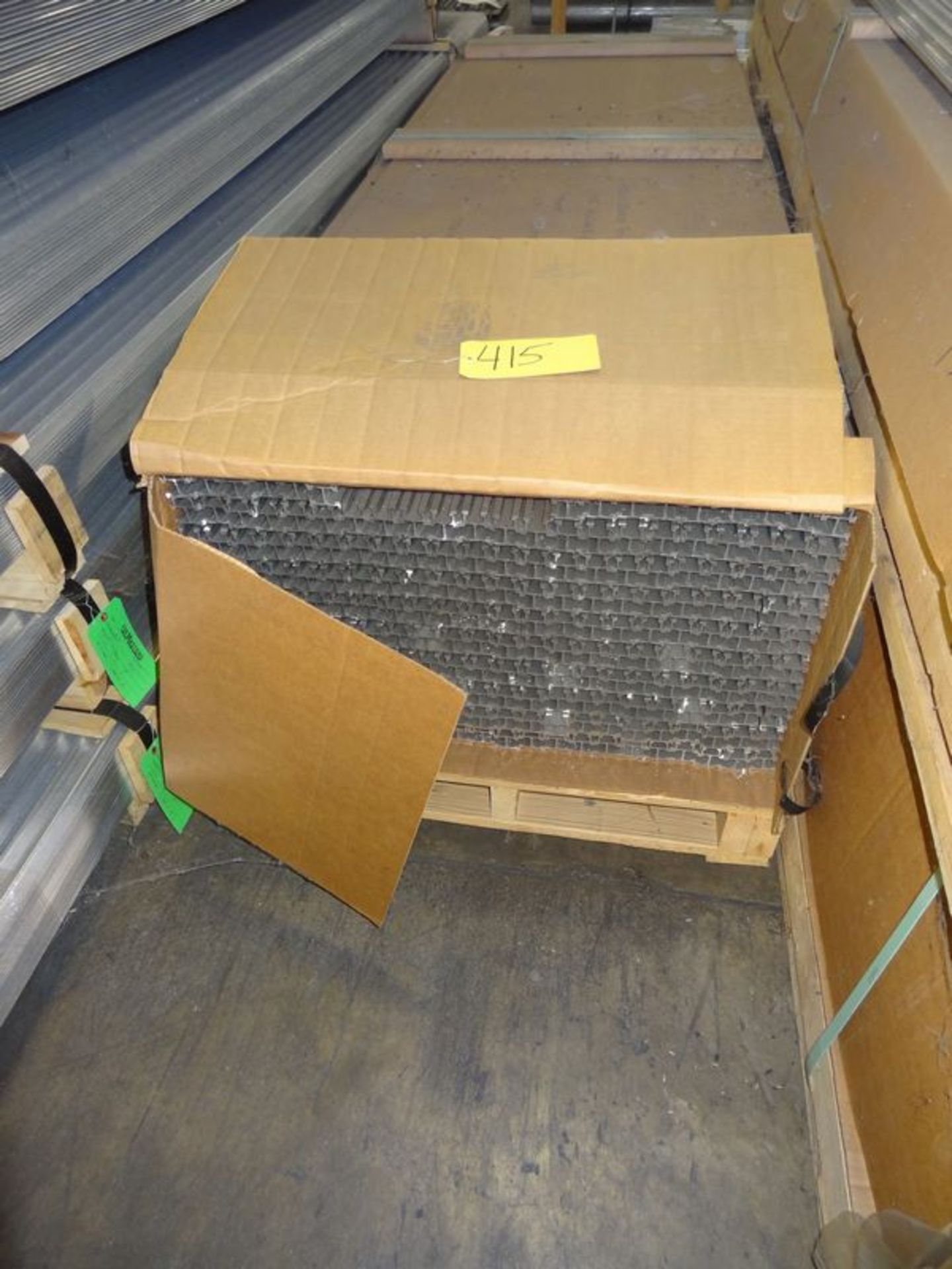 Pallet/Box of Extruded Aluminum Beams, 12' Lengths - Bild 2 aus 4