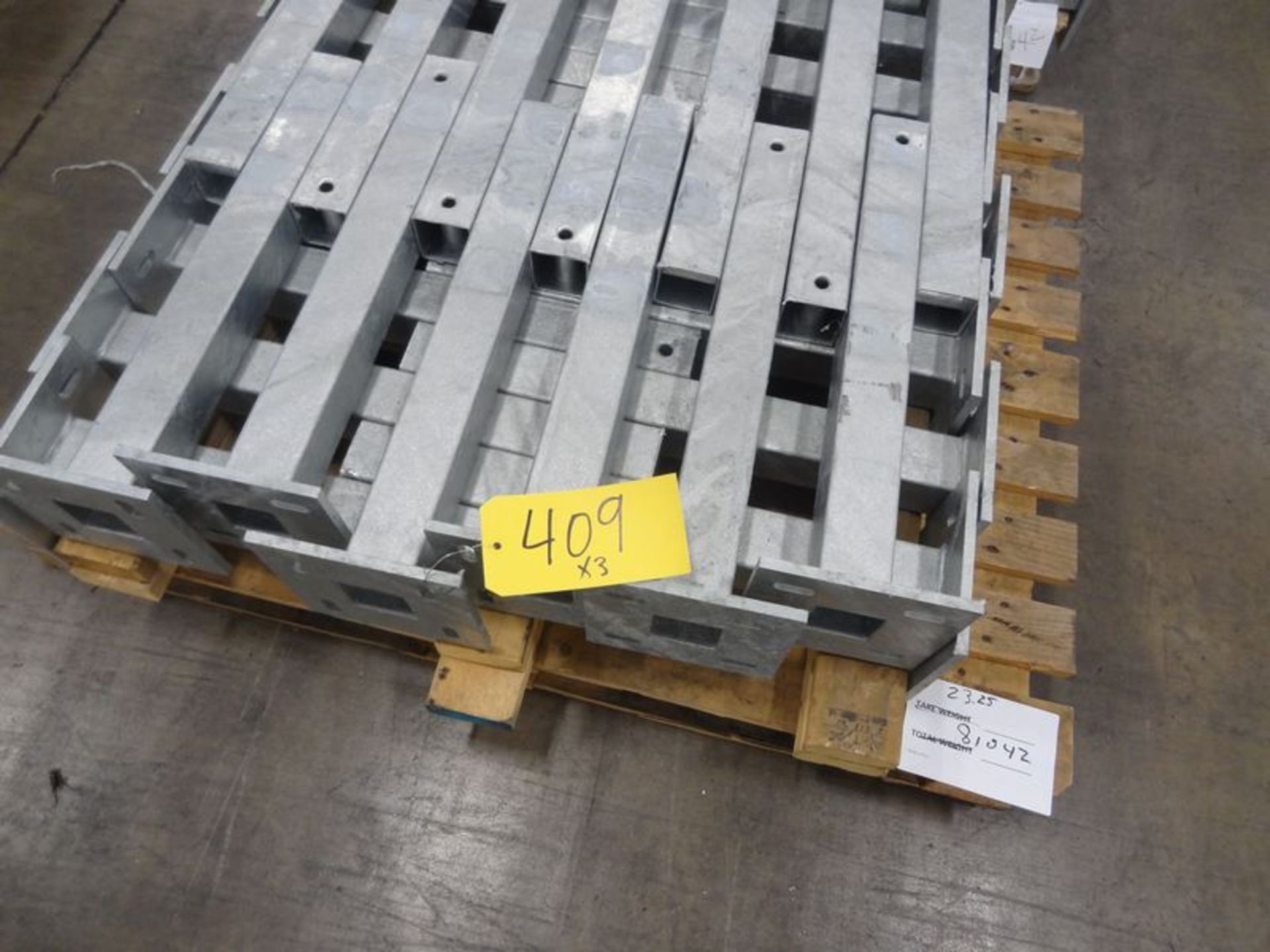 Pallet of Support Posts (Galvanized) - Bild 2 aus 2