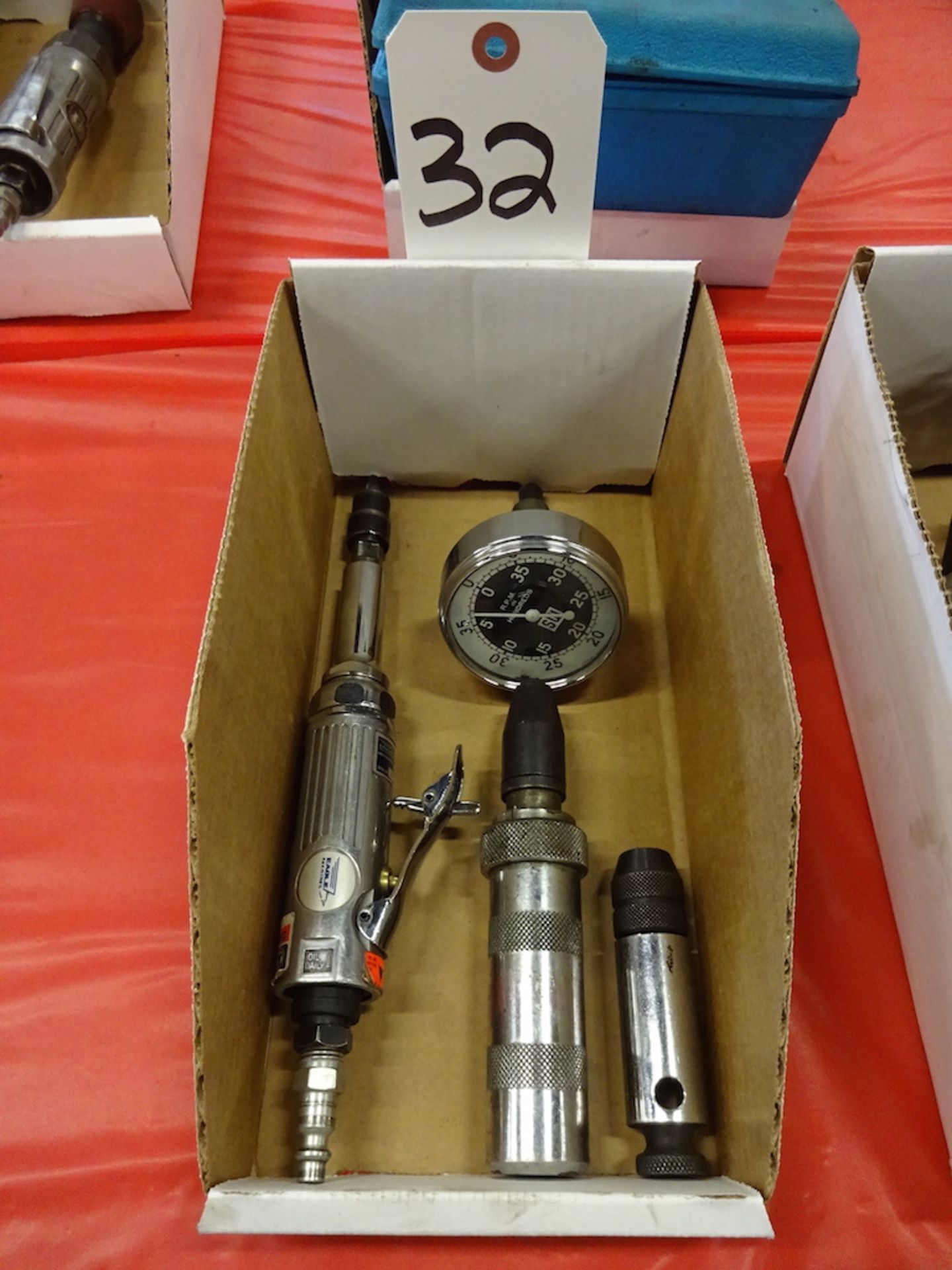 LOT: EAGLE MODEL 5045 PNEUMATIC DIE GRINDER & ASSORTED PNEUMATIC ACCESSORIES