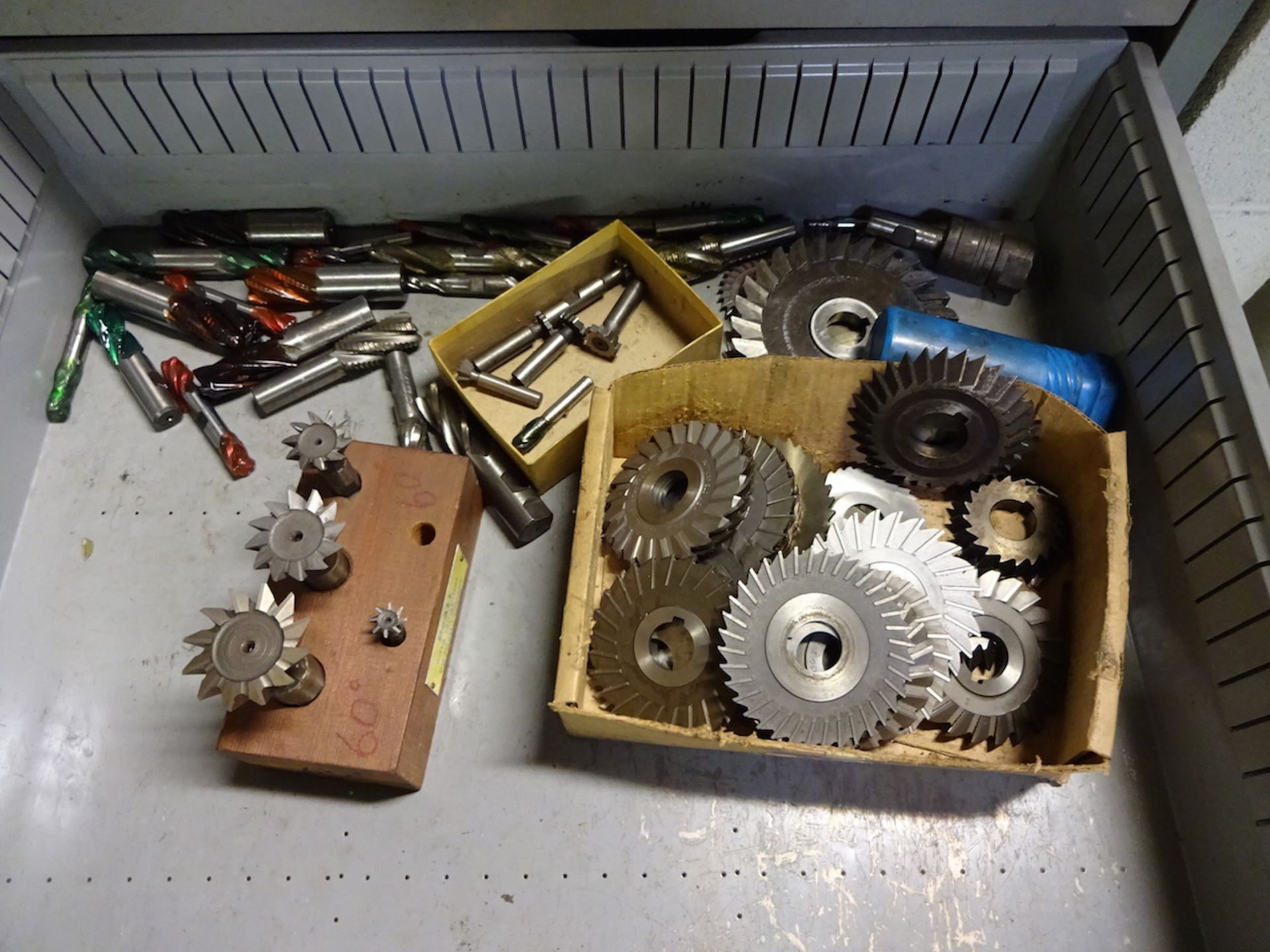 LOT: ASSORTED MILLING CUTTERS (IN DRAWER)