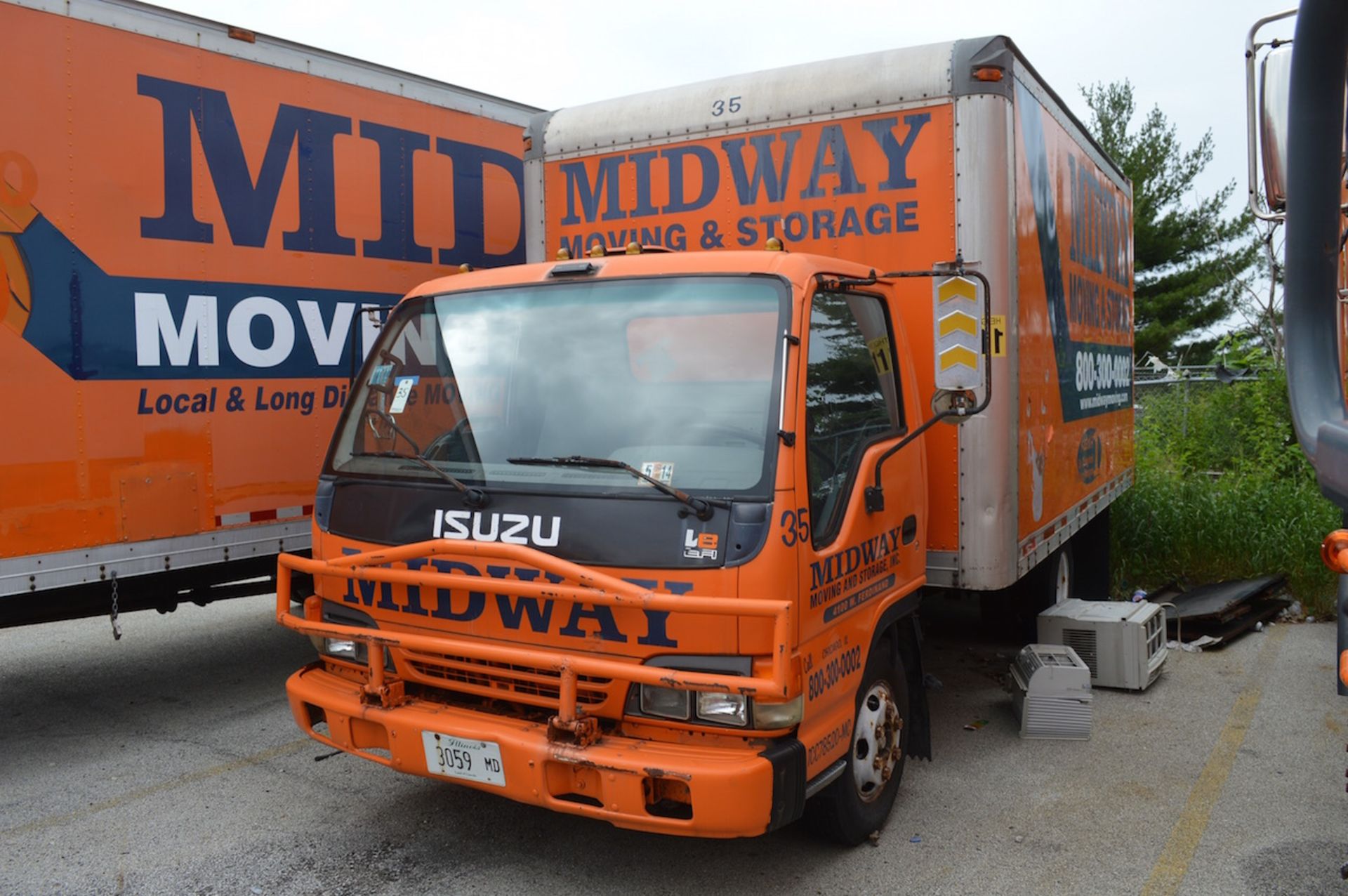 1995 ISUZU V8 EFI SINGLE AXLE BOX BODY TRUCK; VIN NO. 4KLB4B1A5SJ002596; 11' High; 135,069 Miles;