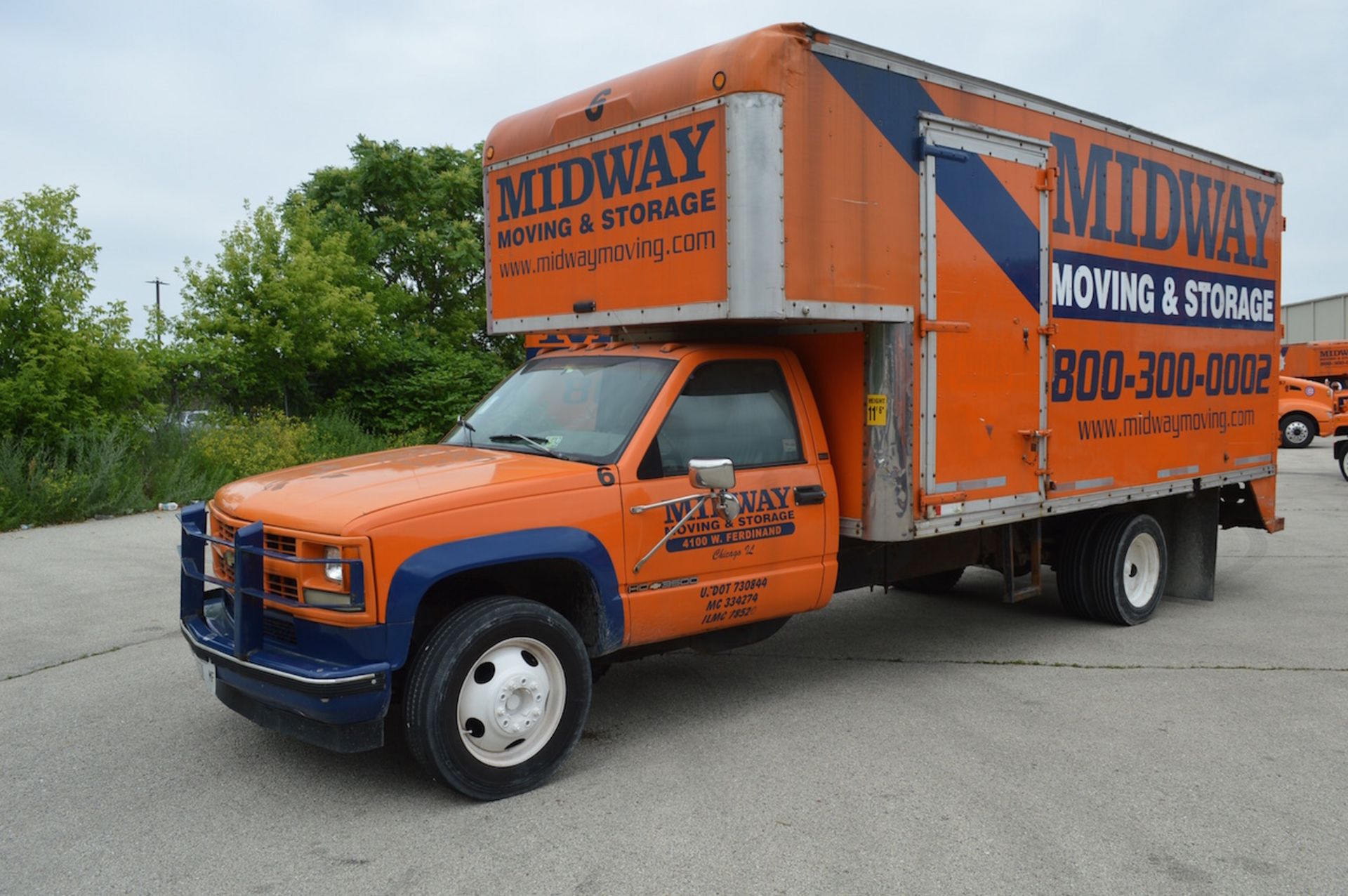 1994 CHEVROLET MODEL HD3500 CHEYENNE SINGLE AXLE MOVING VAN: VIN NO. 1GBKC34N4SJ101681; 132,322