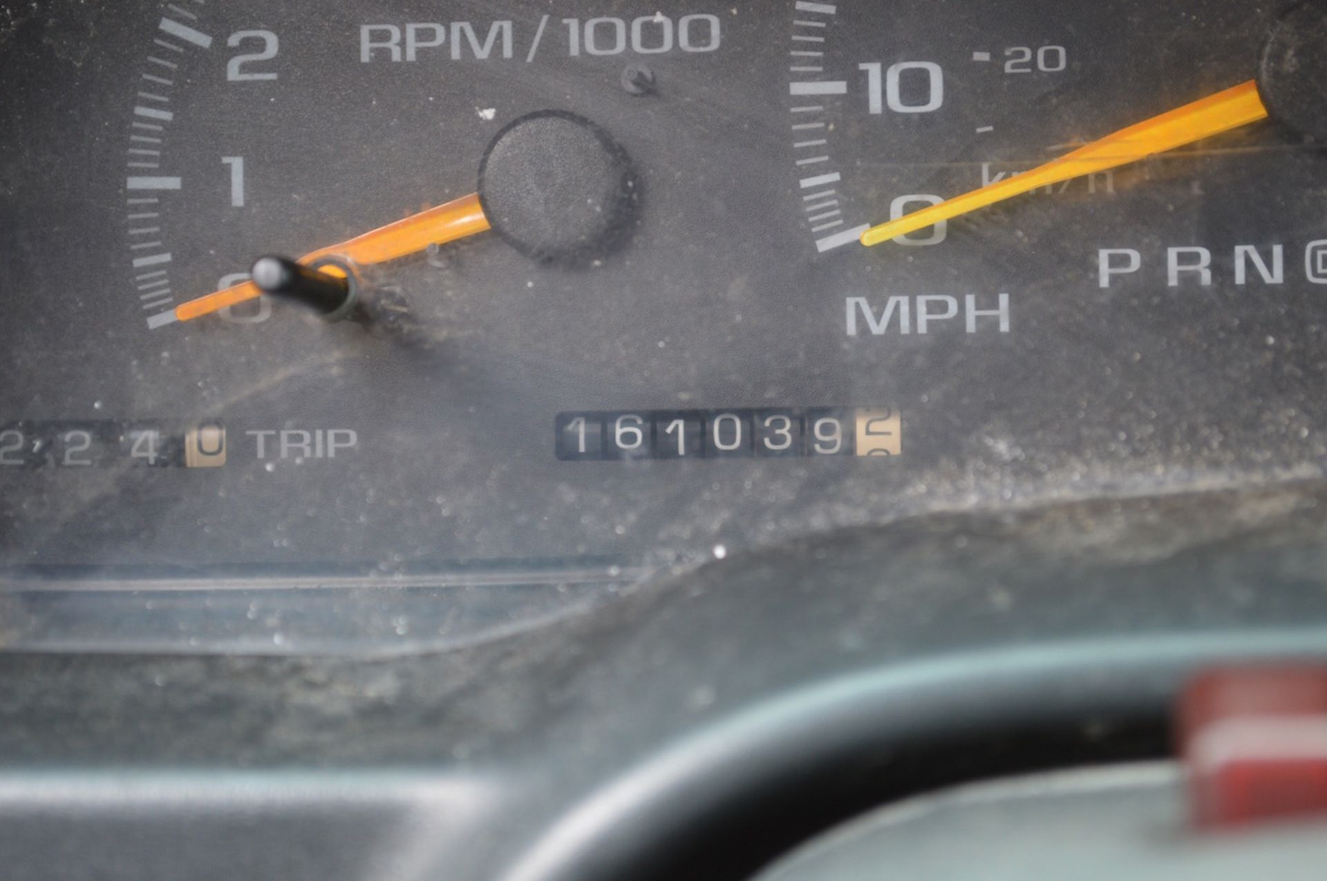 1997 CHEVROLET TAHOE SUV: VIN NO. 1GNEK13ROVJ384998; 161,039 Miles; Automatic Transmission - Image 5 of 5