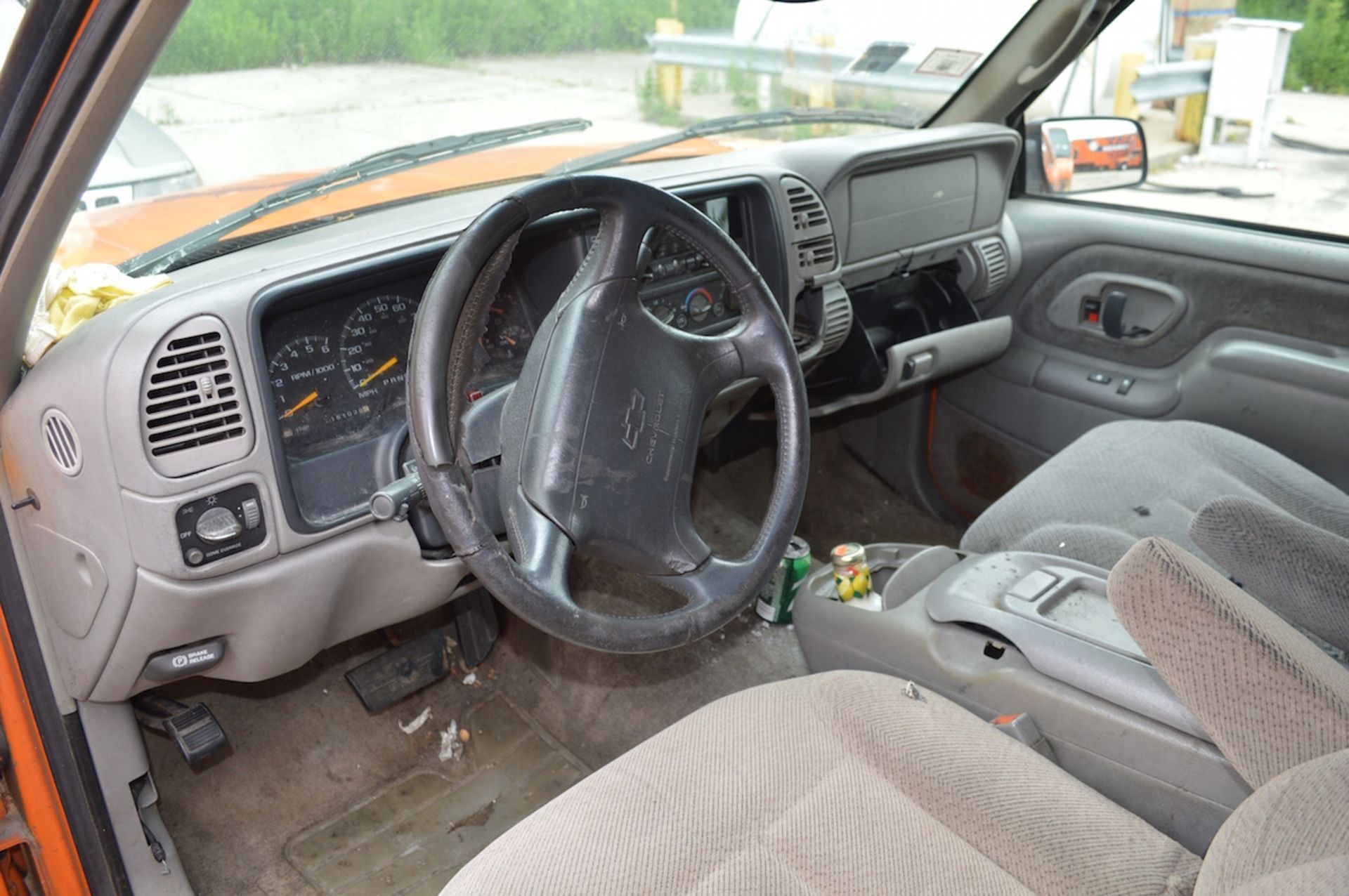 1997 CHEVROLET TAHOE SUV: VIN NO. 1GNEK13ROVJ384998; 161,039 Miles; Automatic Transmission - Image 4 of 5