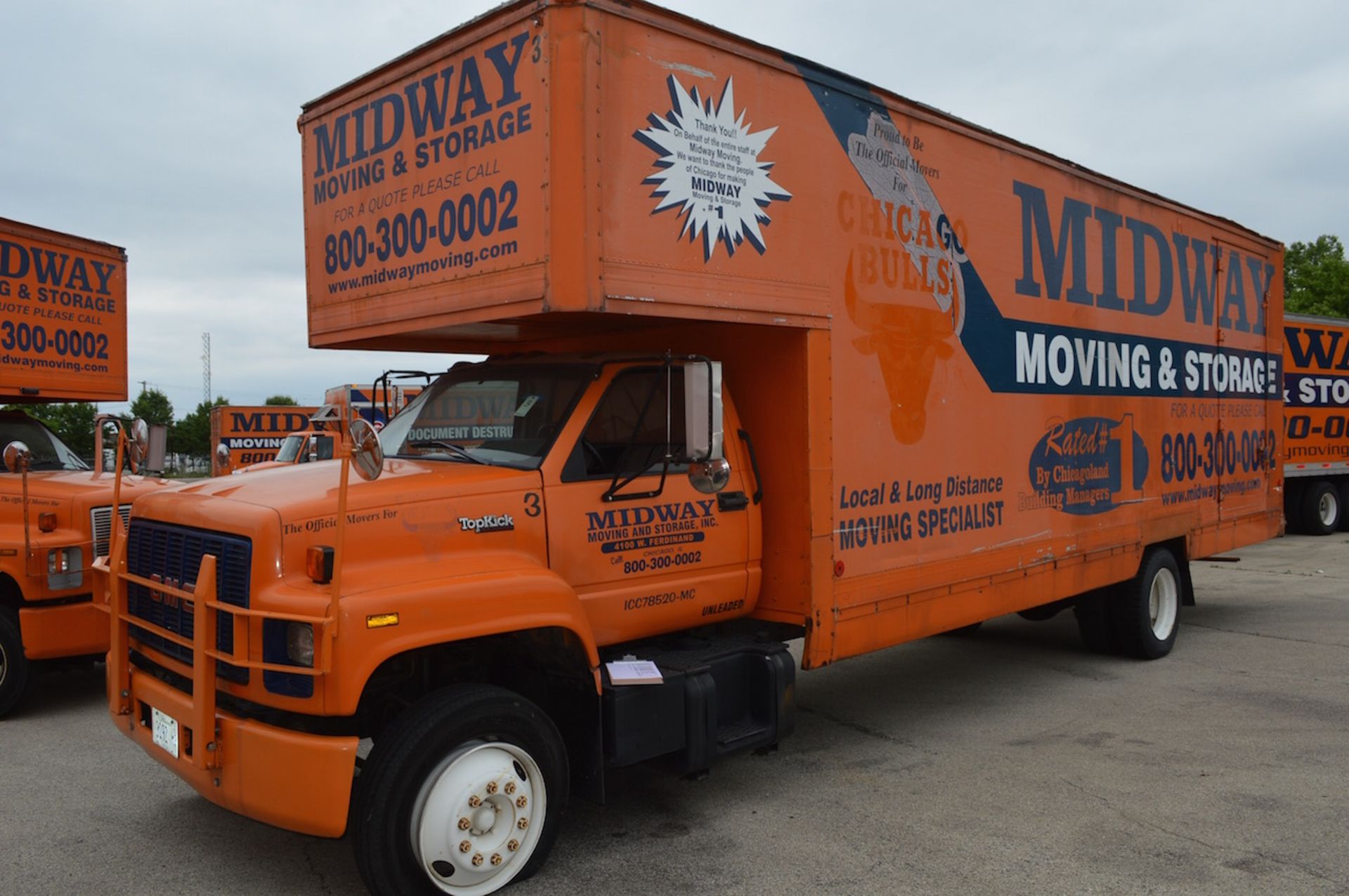 1991 GMC TOP KICK SINGLE AXLE GAS MOVING VAN: VIN NO. 1GDL7HIP7MJ500199; 118,419 Miles; Side