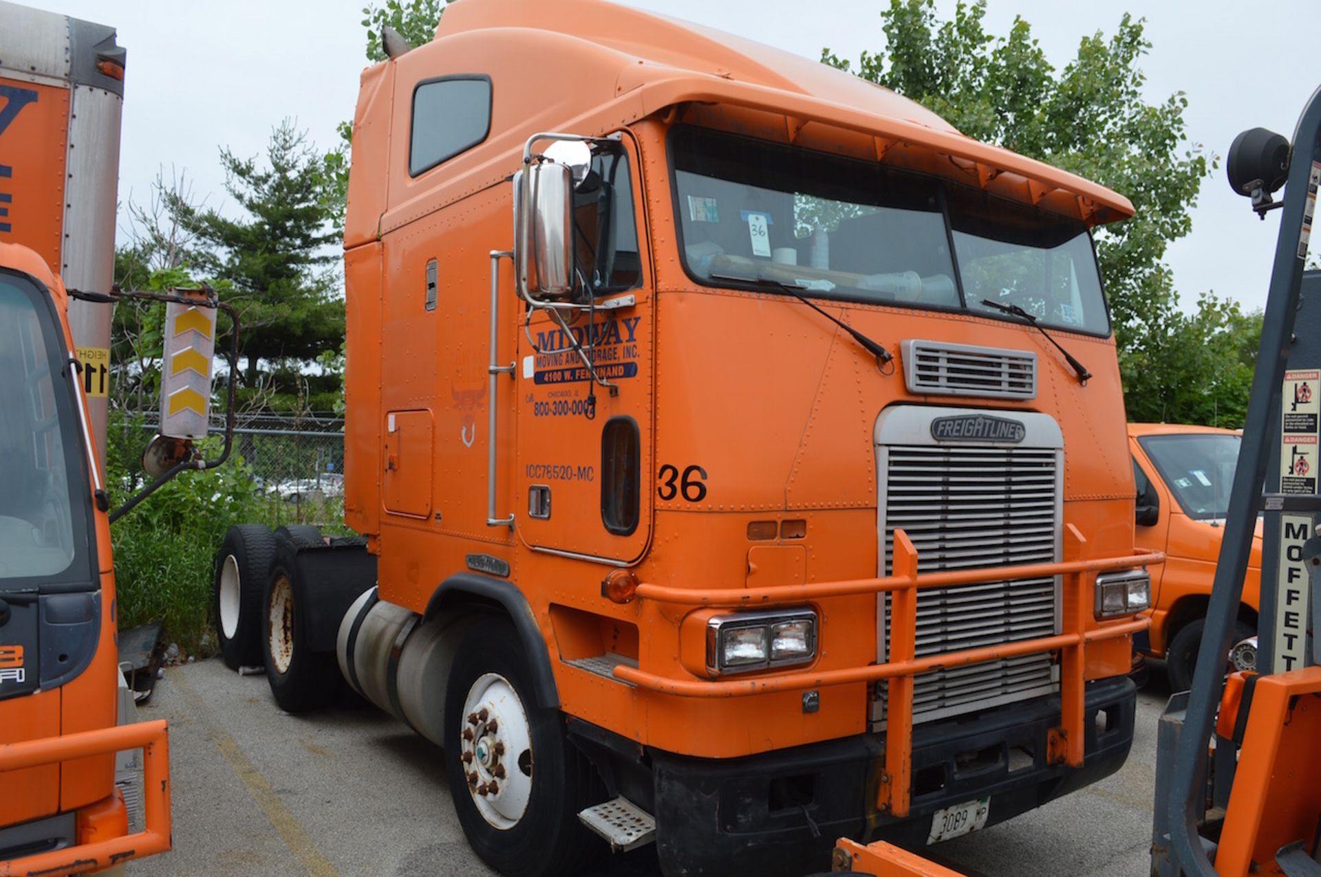 1990 FREIGHTLINER TANDEM AXLE TWIN SCREW DIESEL CAB OVER TRACTOR: VIN NO. 1FUYAZYB6MP504956; Detroit - Image 2 of 6