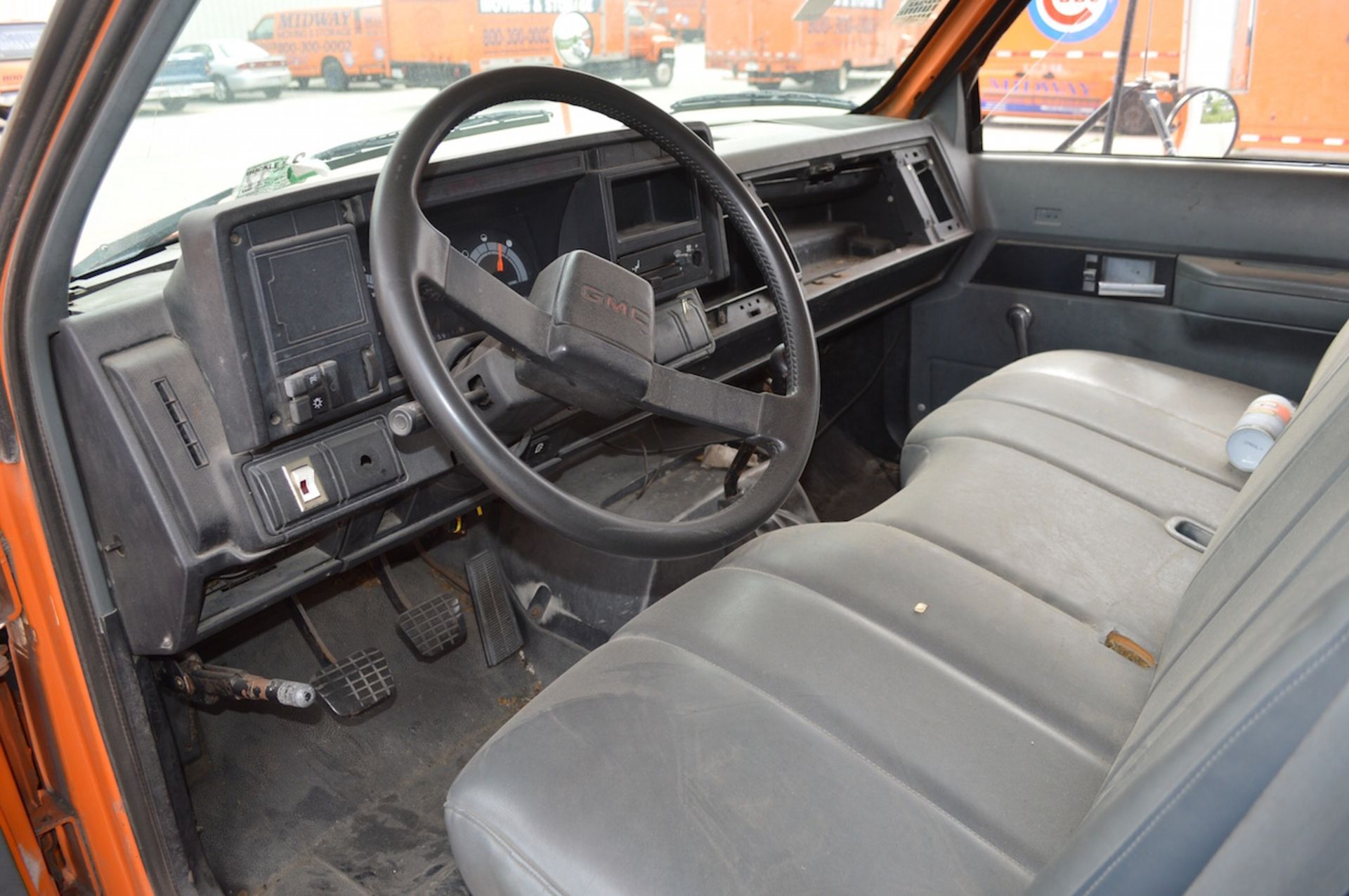 1991 GMC TOP KICK SINGLE AXLE DIESEL MOVING VAN: VIN NO. 1GDG6H1J2MJ510722; 159,138 Miles; 5-Speed - Image 5 of 6