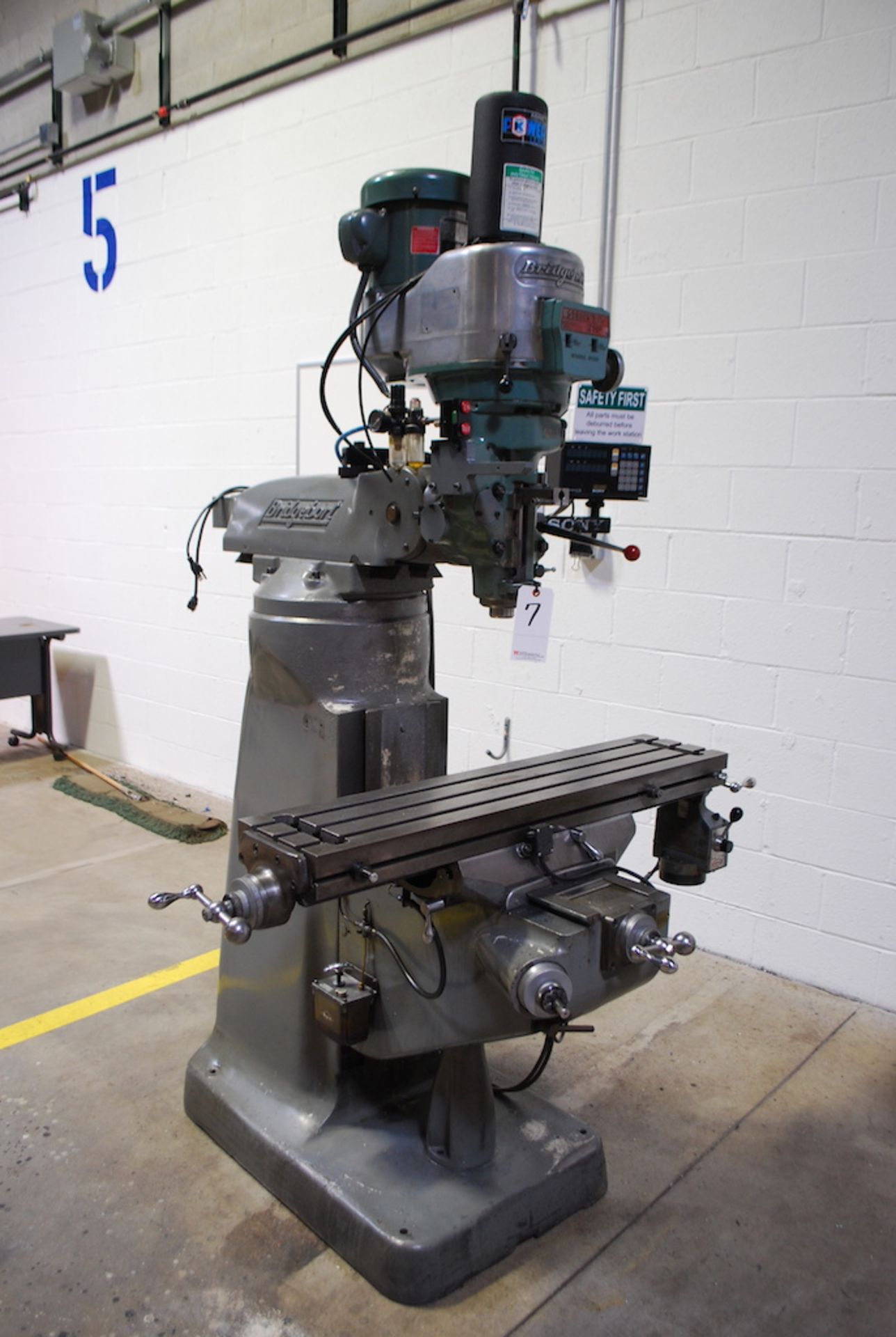 BRIDGEPORT 2 HP SERIES I KNEE TYPE VERTICAL MILLING MACHINE: S/N 12/BR186295; W/Kurt Power Lock