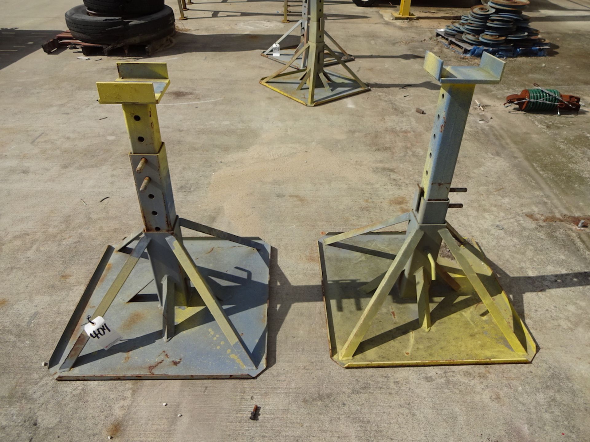 LOT: (2) ADJUSTABLE JACK STANDS