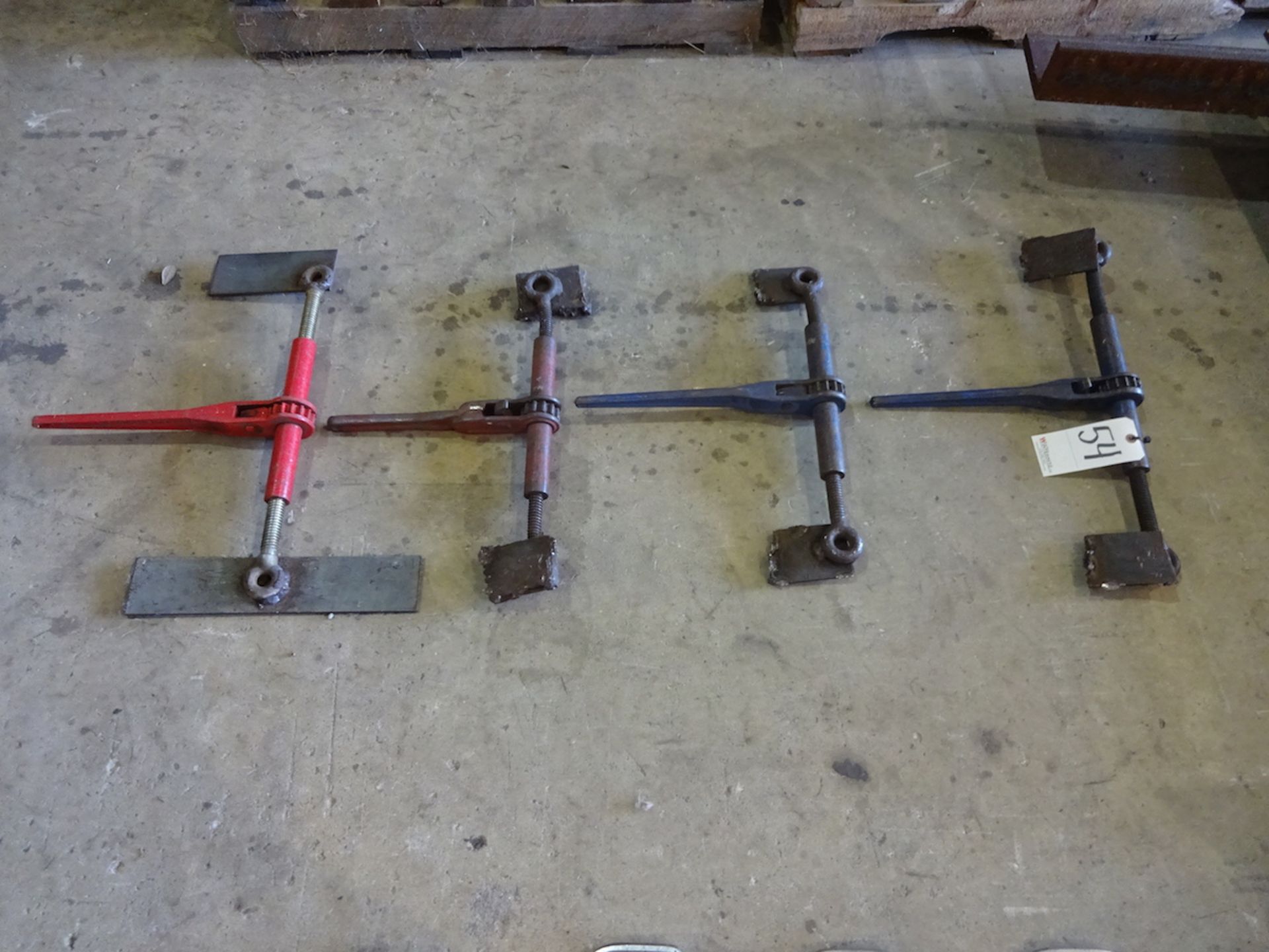 LOT: (4) RATCHETING POLES