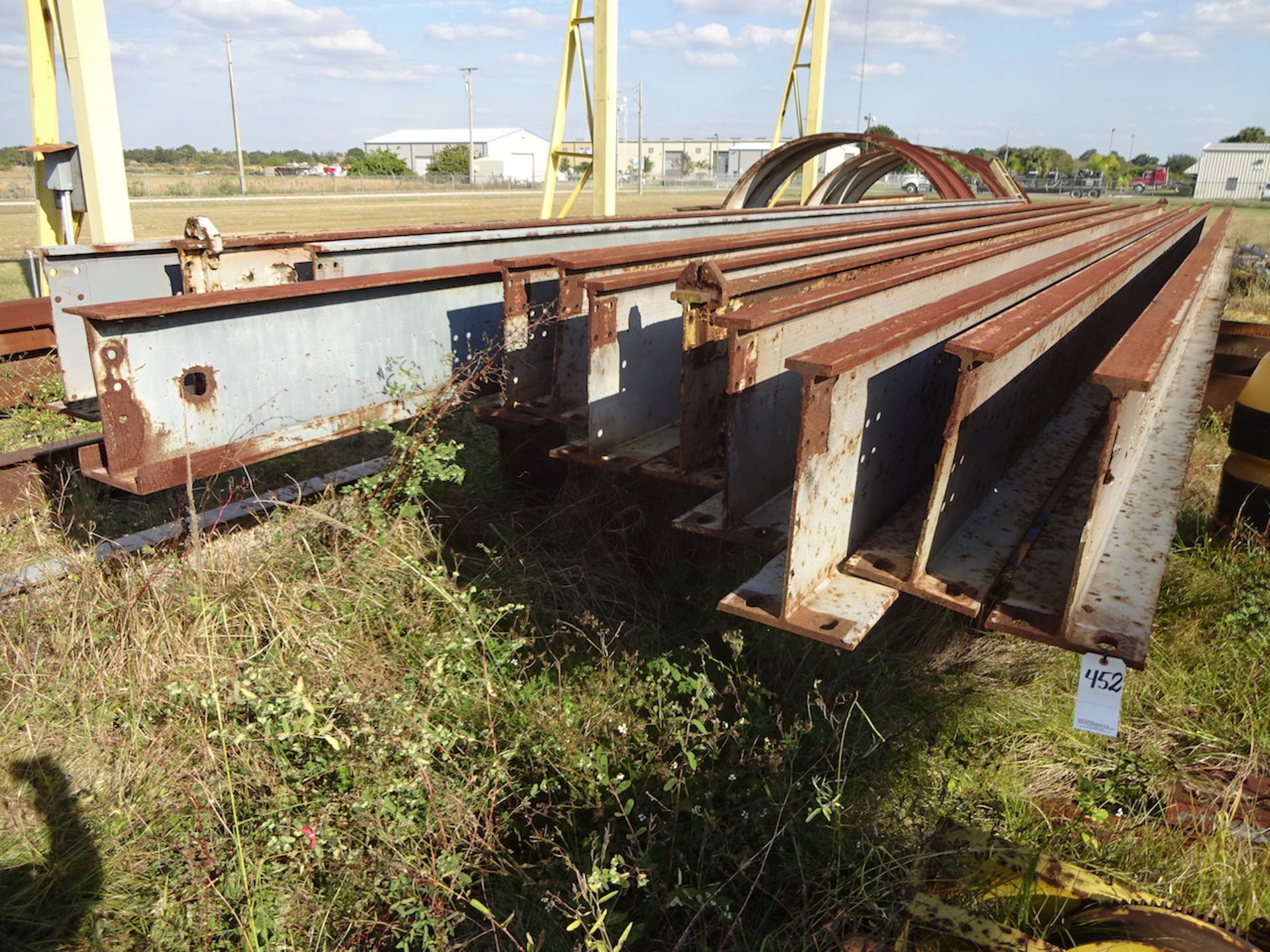 LOT: (12) SECTIONS ASSORTED LENGTH I BEAMS STANDS