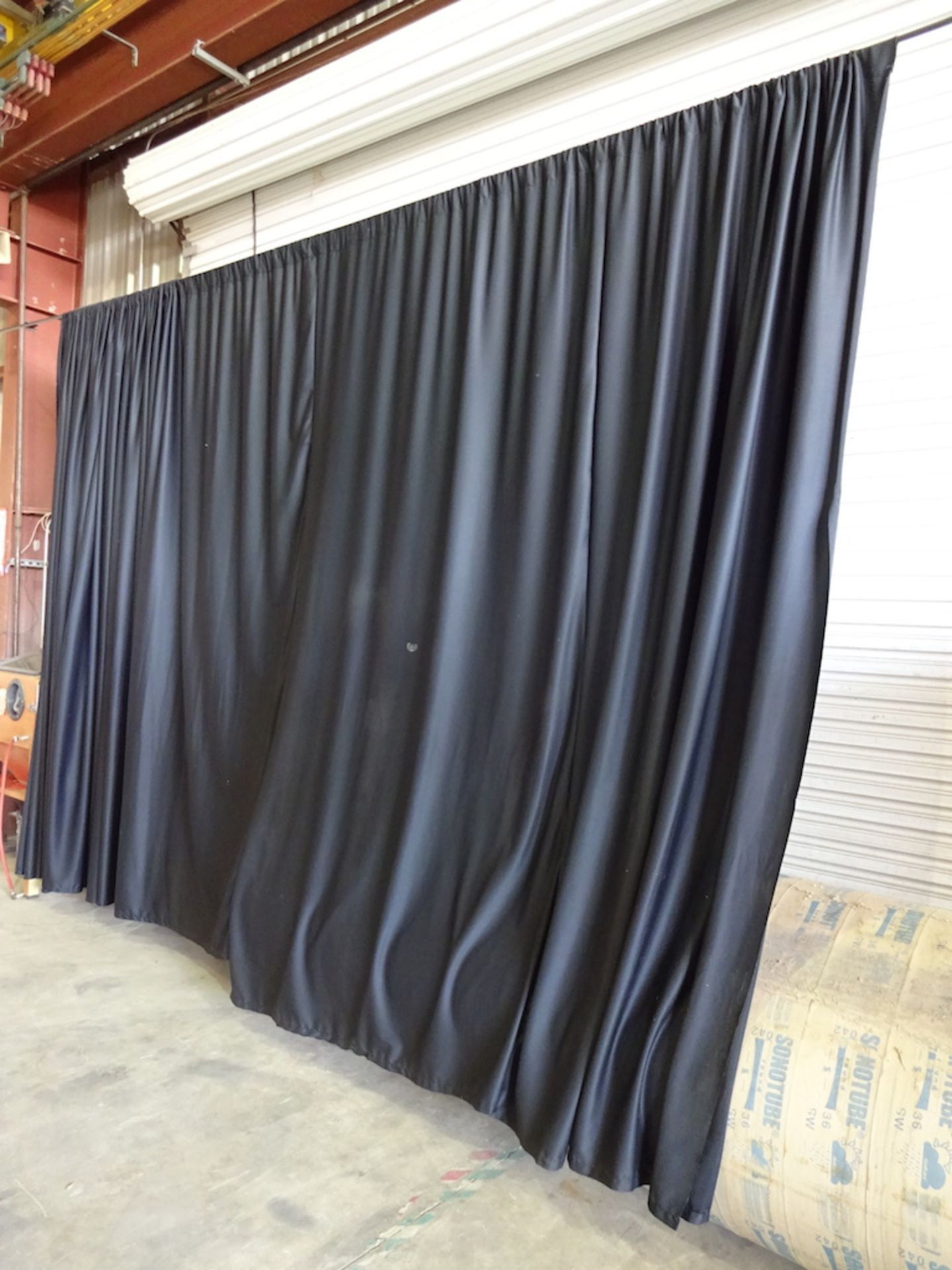 BLACK STAGE CURTAIN