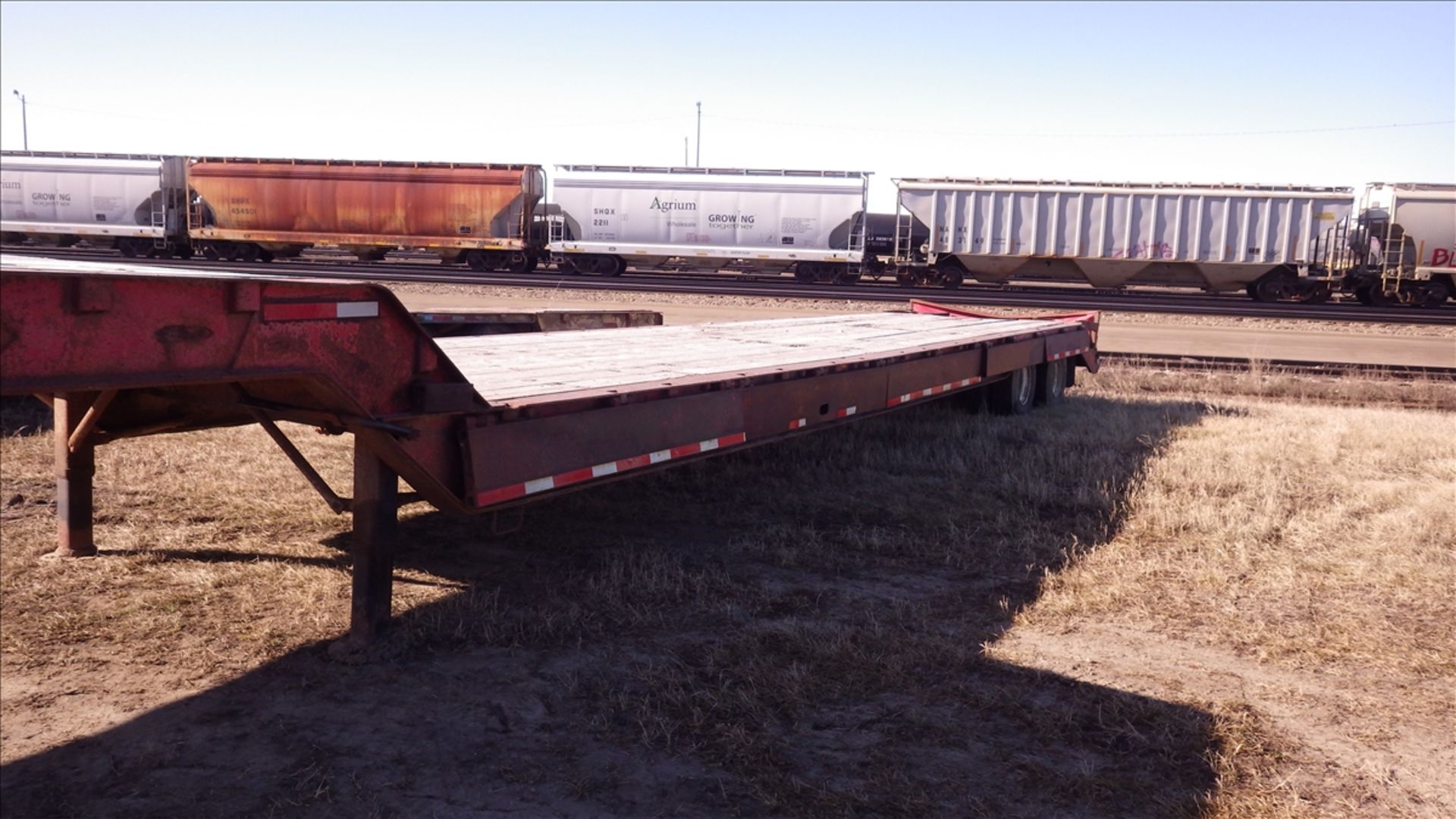 Beaver tail drop deck equipment trailer with flip up side deck extensions and rear flip down - Image 7 of 8